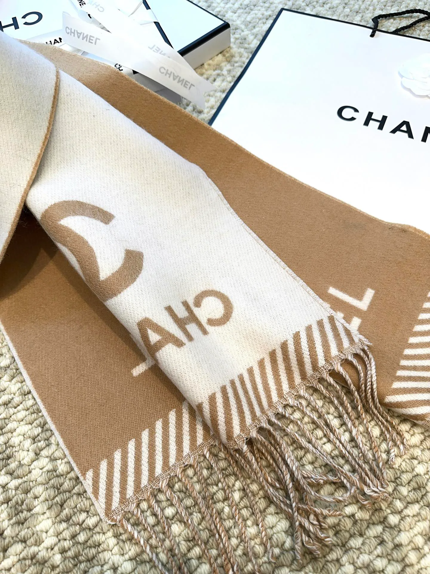 Шарфы Chanel 18627408