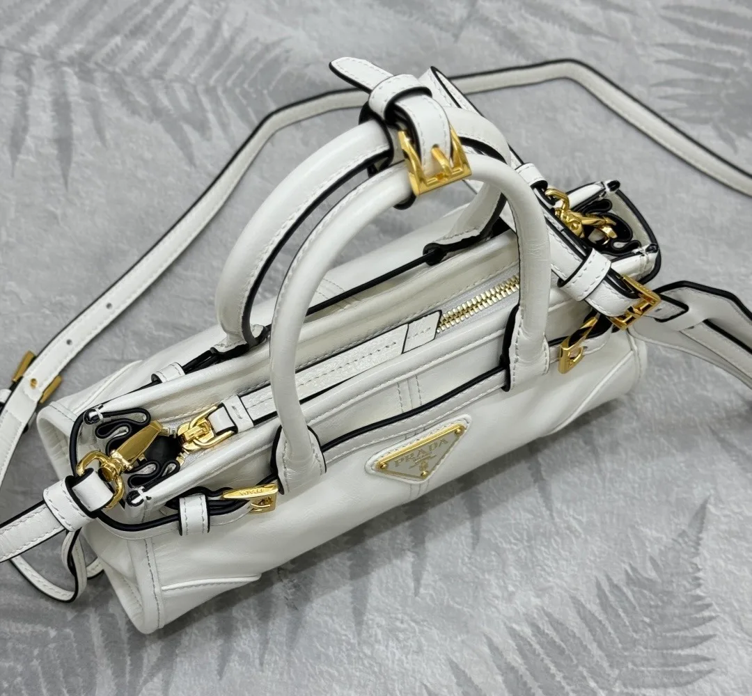 Сумки На Ремне Женские Prada 11682127