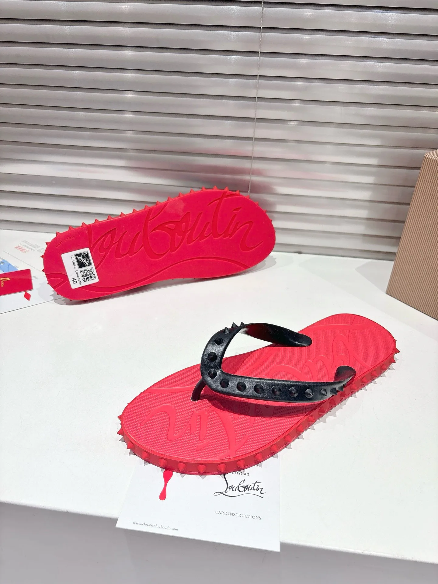 Шлепанцы Женские Christian Louboutin 17604585