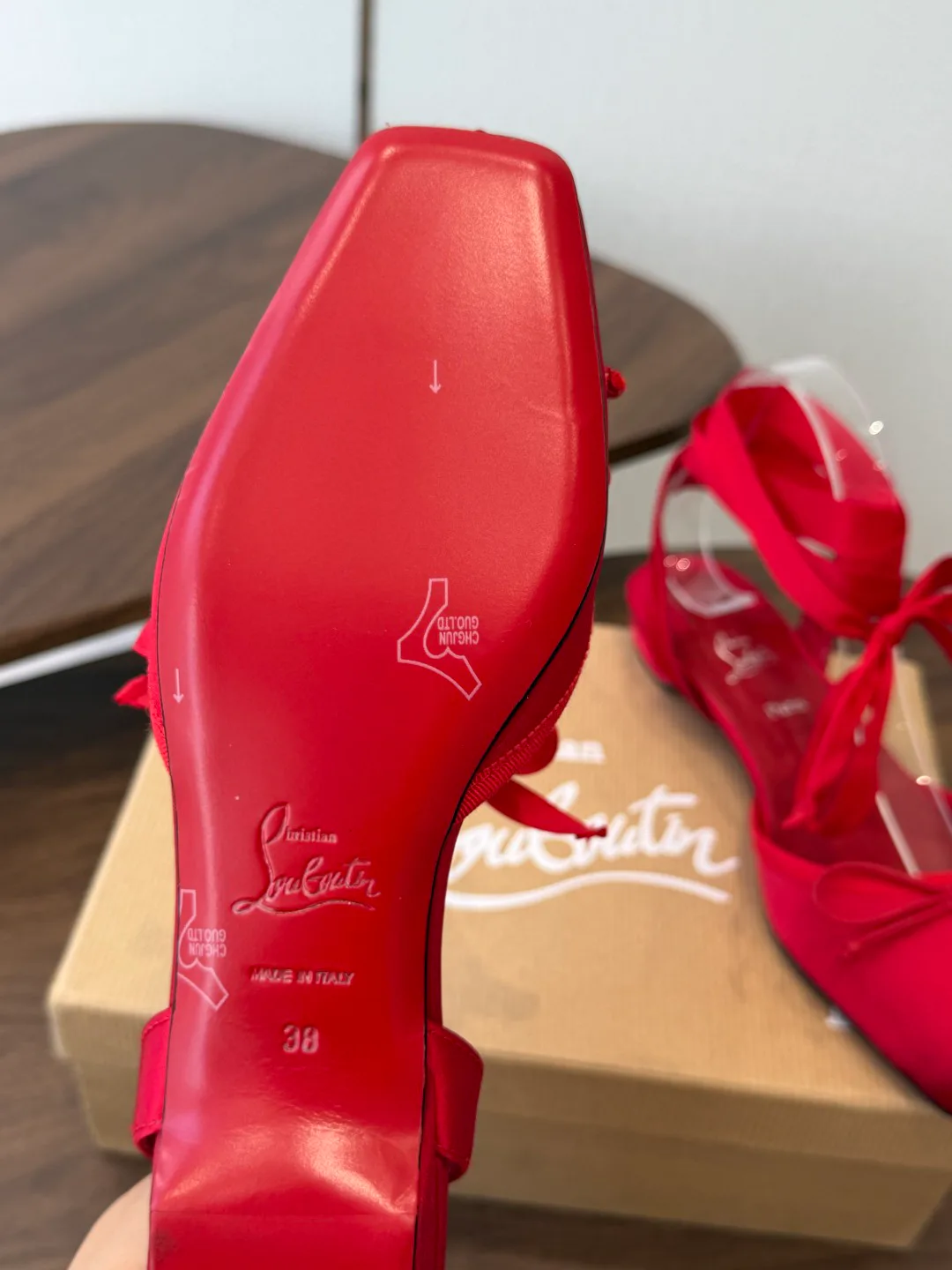 Туфли Женские Christian Louboutin 17461354