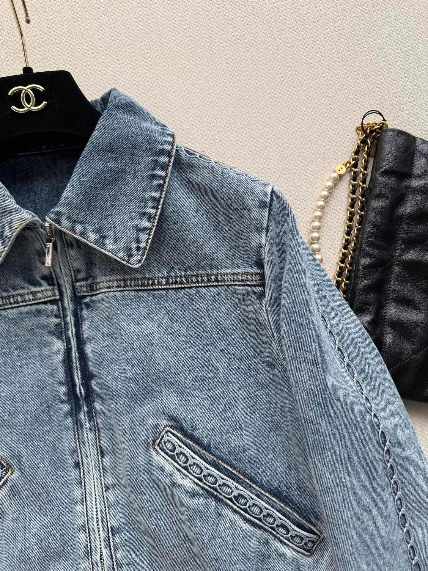 Куртки И Пуховики Женские Chanel 17129391
