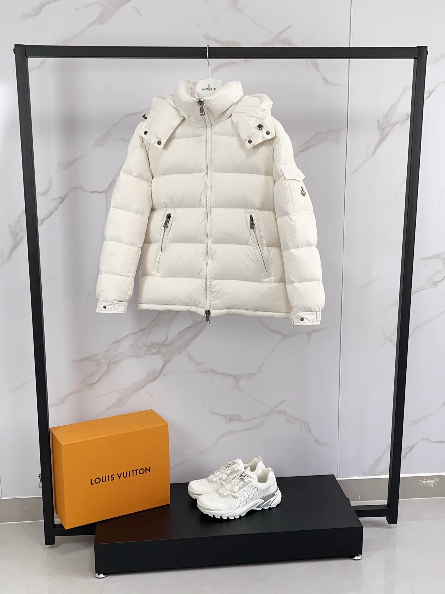 Куртки И Пуховики Женские Moncler 18391727