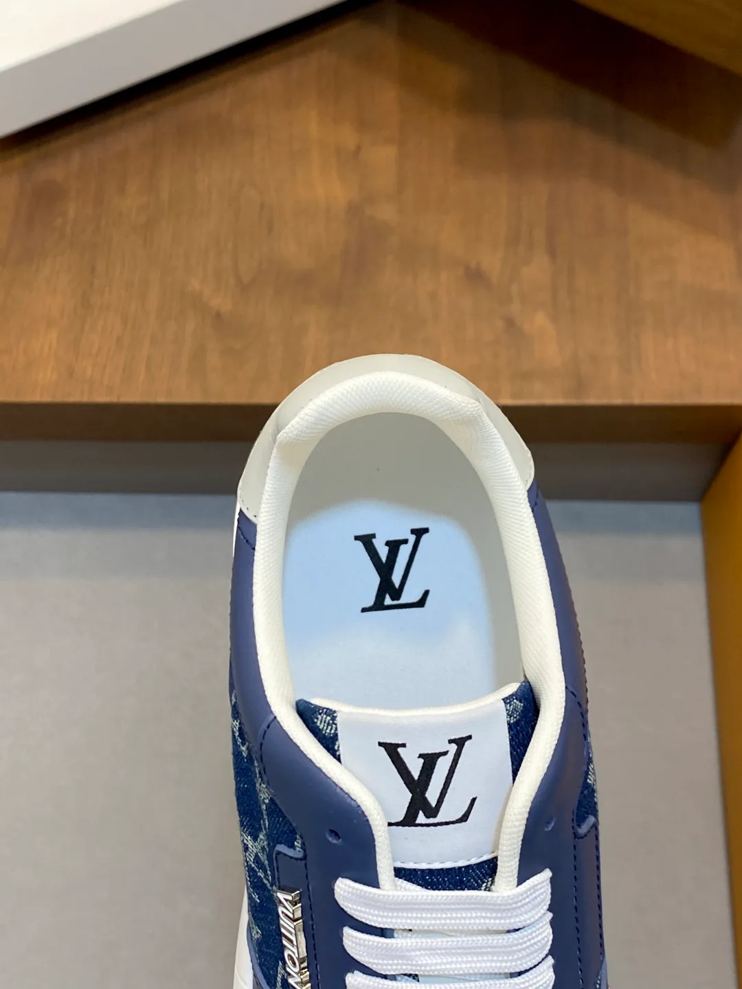 Кроссовки Мужские Louis Vuitton 18274588