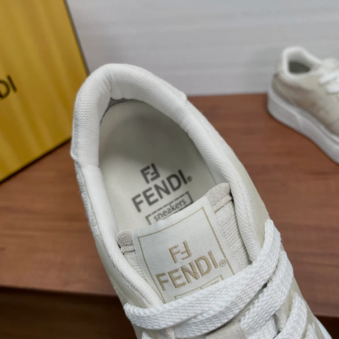 Кроссовки Женские Fendi 18626499