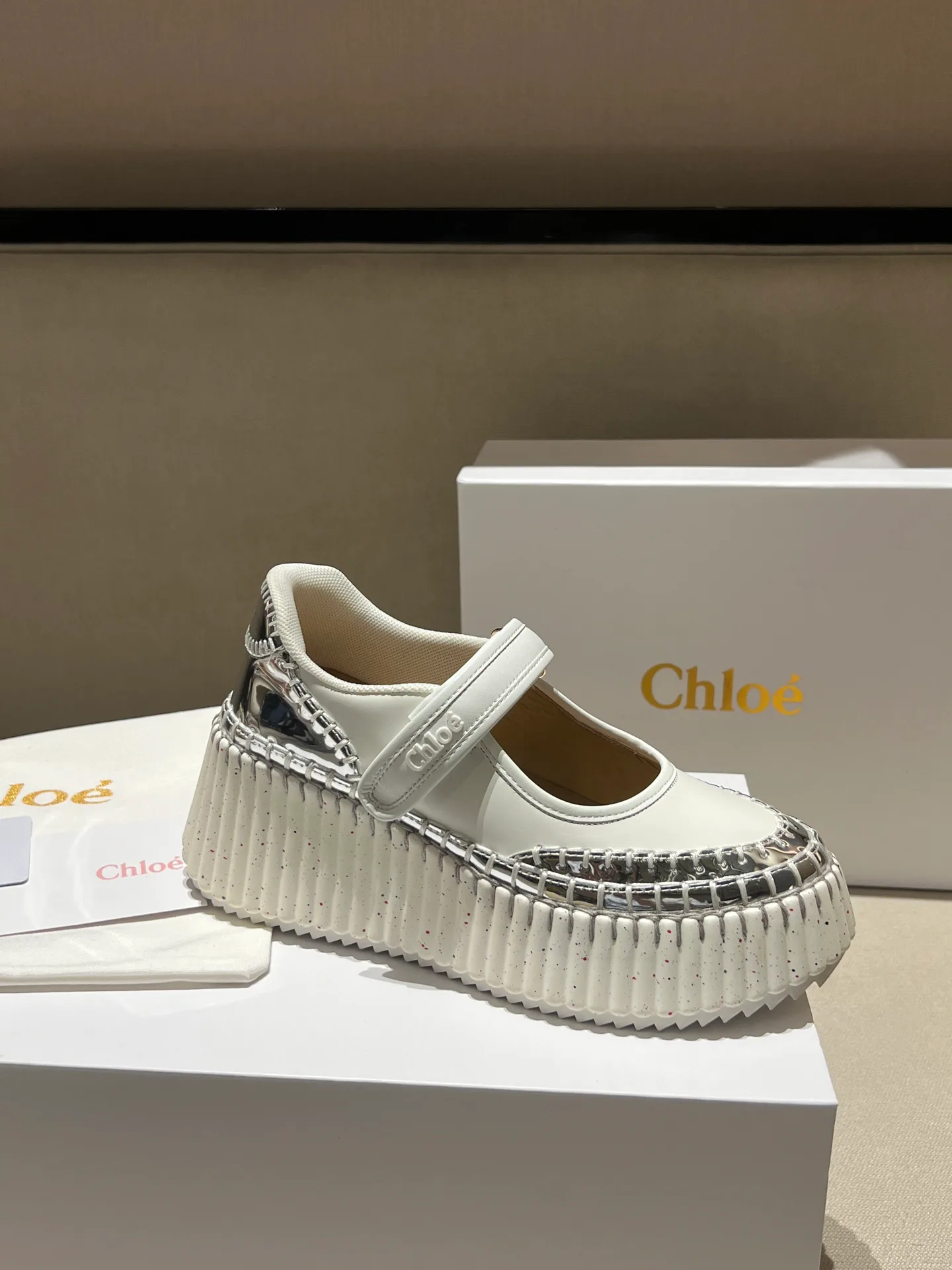Кроссовки Женские Chloe 18020539