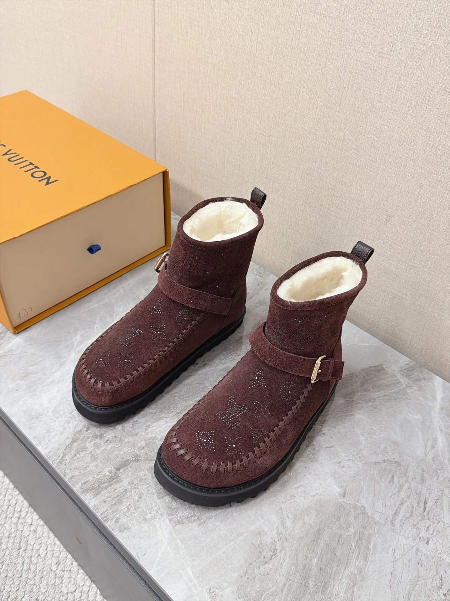 Угги Женские Louis Vuitton 19179055