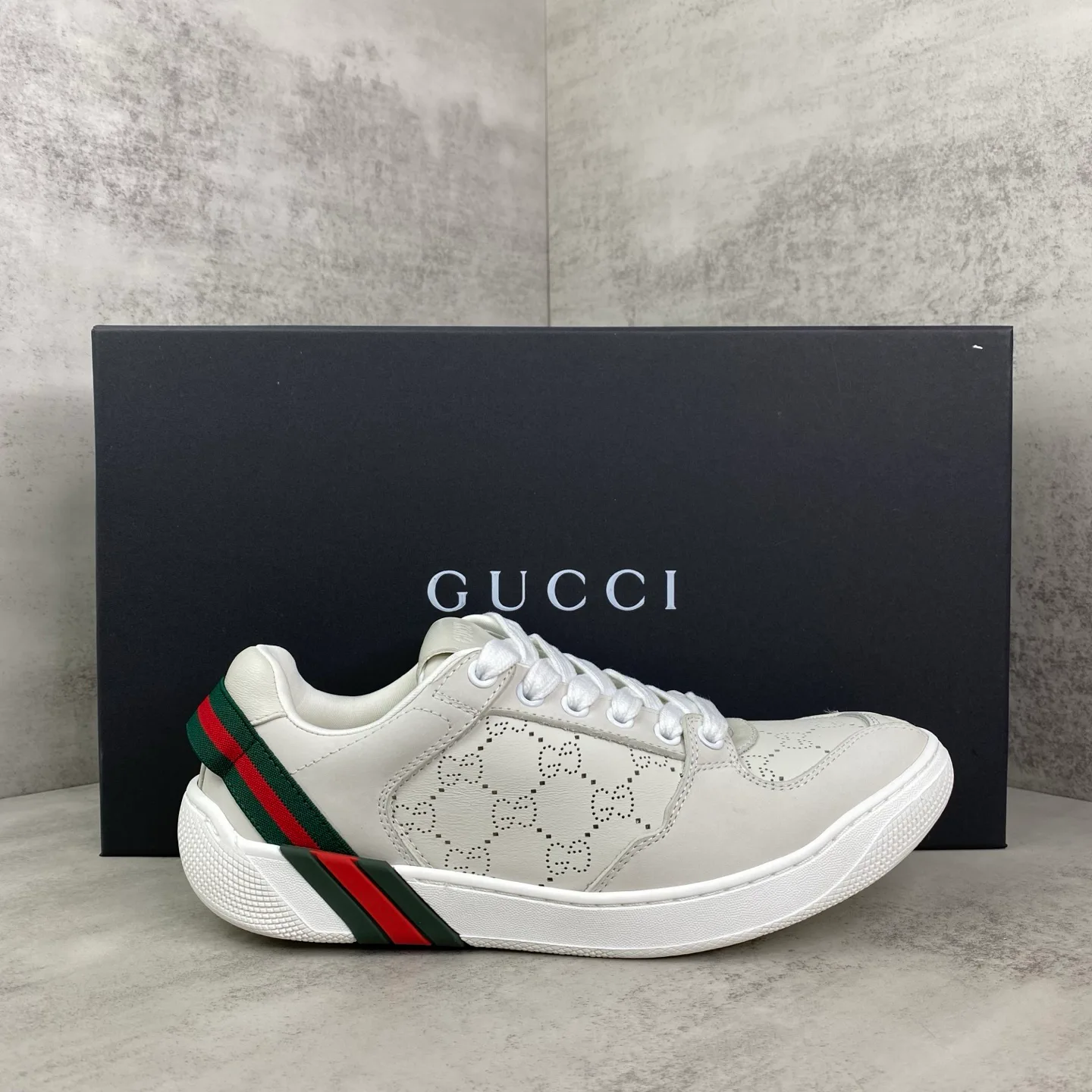 Кроссовки Женские Gucci 18437399