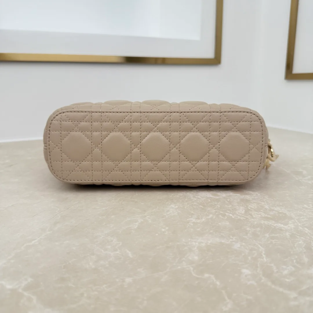 Классические Сумки Женские Christian Dior 18116277
