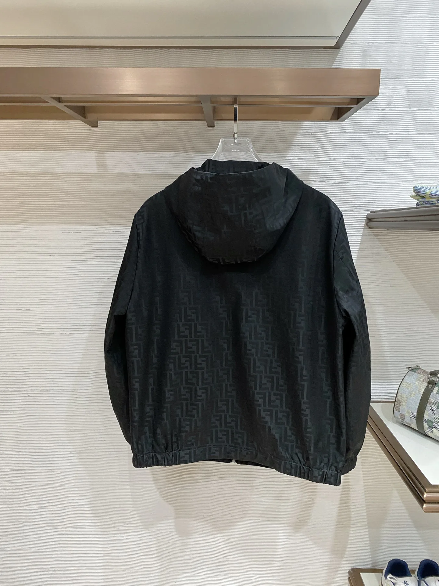 Куртки И Пуховики Мужские Fendi 10271909