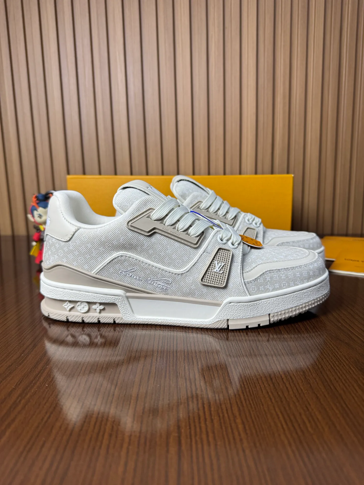 Кроссовки Женские Louis Vuitton 18467452