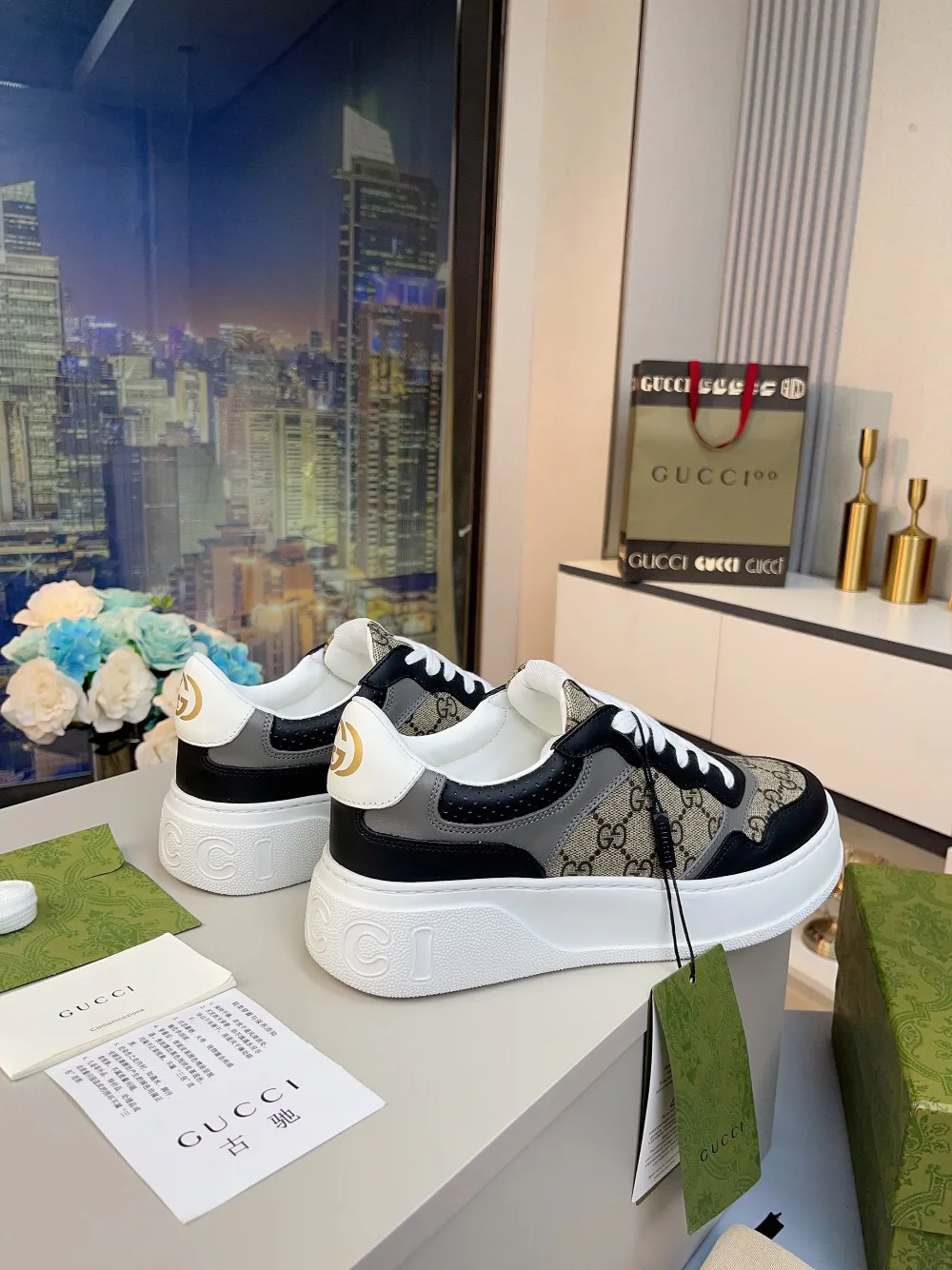 Кроссовки Женские Gucci 18369638