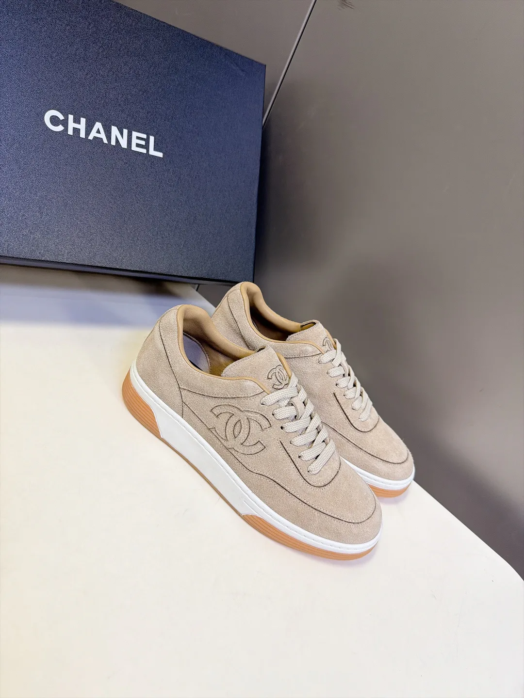 Кроссовки Женские Chanel 18703398
