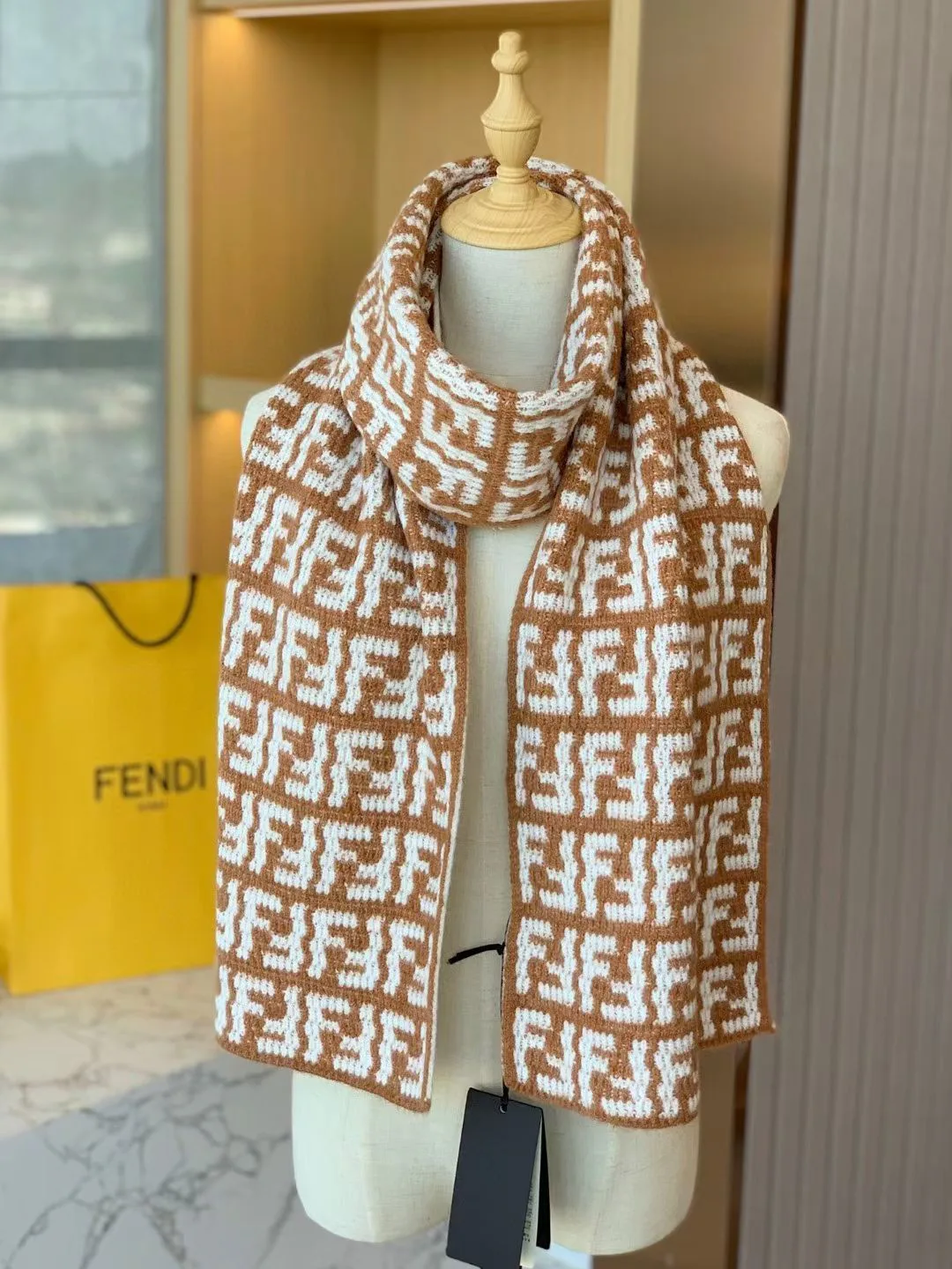 Шарфы Fendi 412299