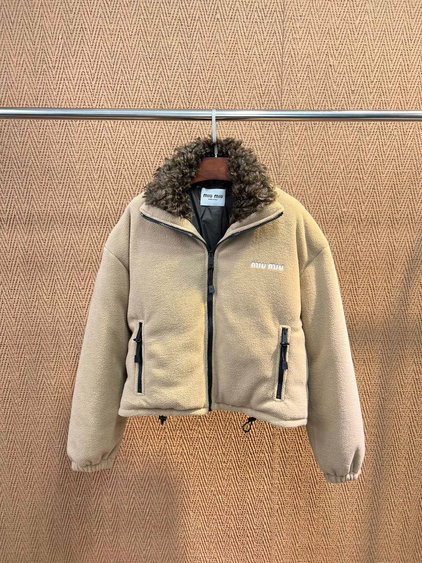 Куртки И Пуховики Женские Miu Miu 18576717
