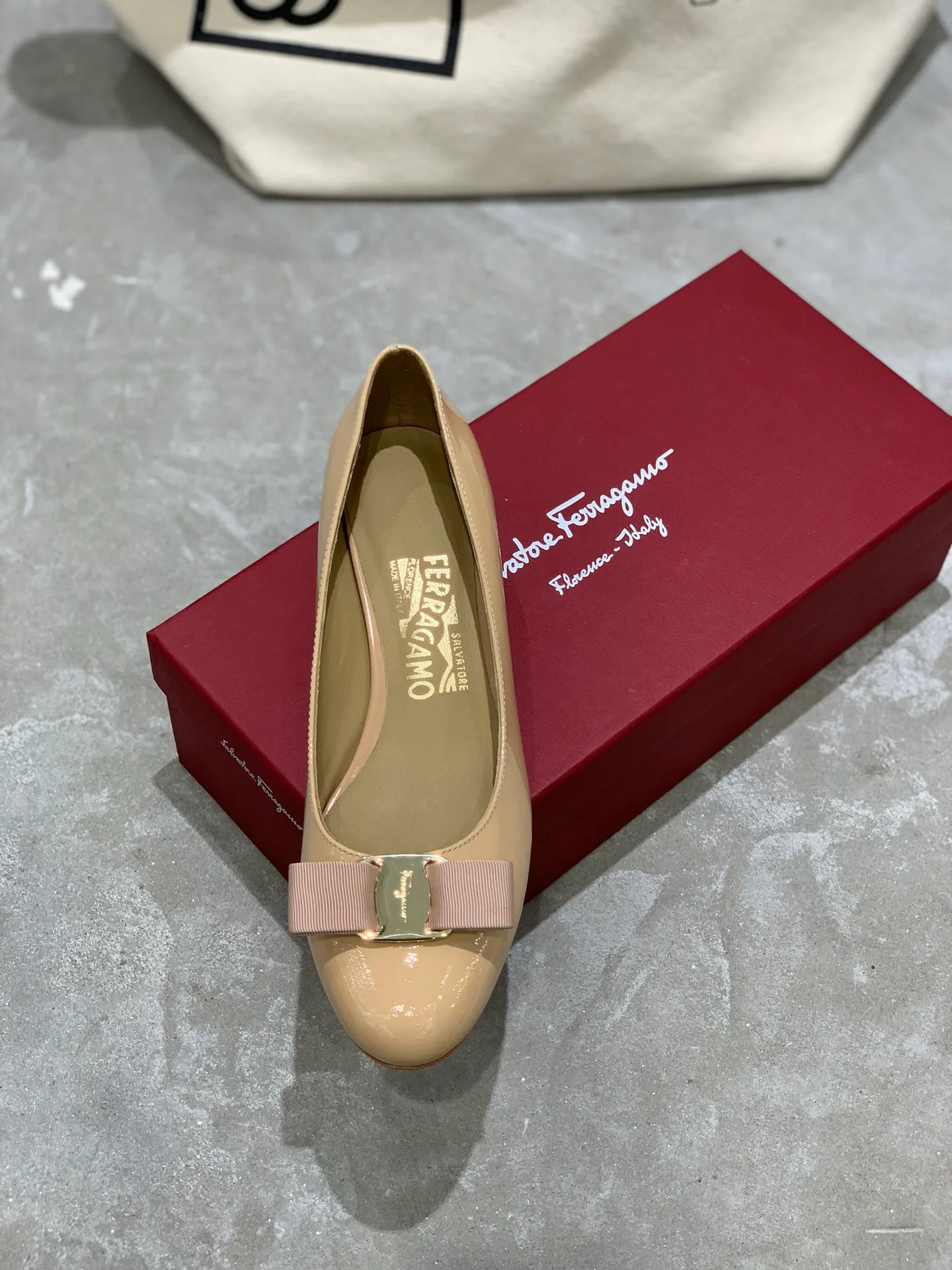 Балетки Женские Salvatore Ferragamo 18340674