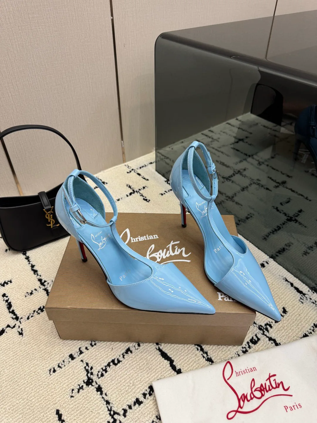 Туфли Женские Christian Louboutin 19427016