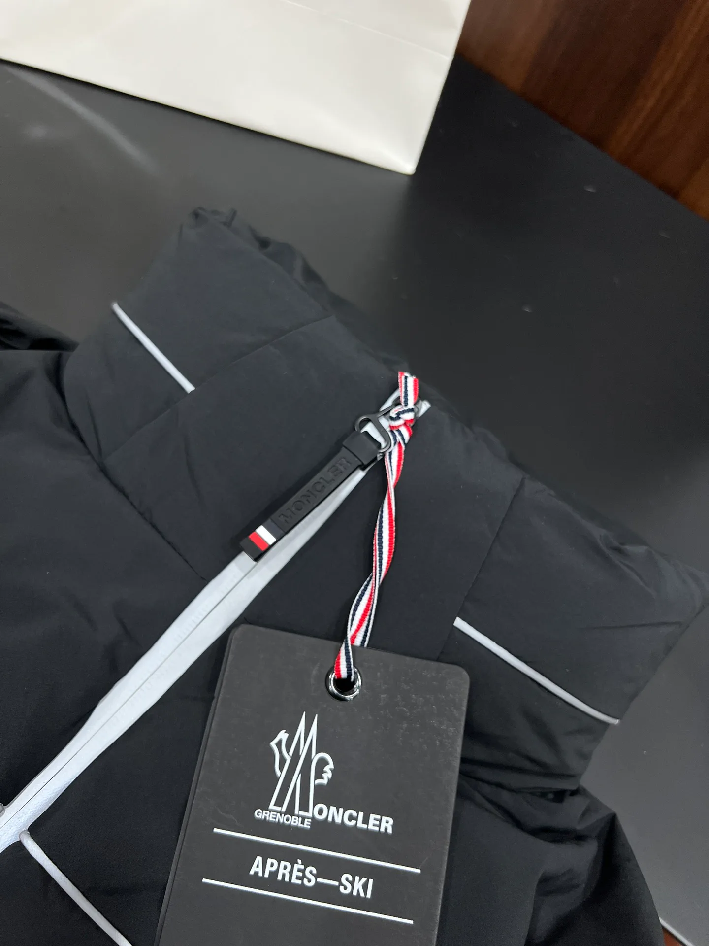 Куртки И Пуховики Женские Moncler 17888374
