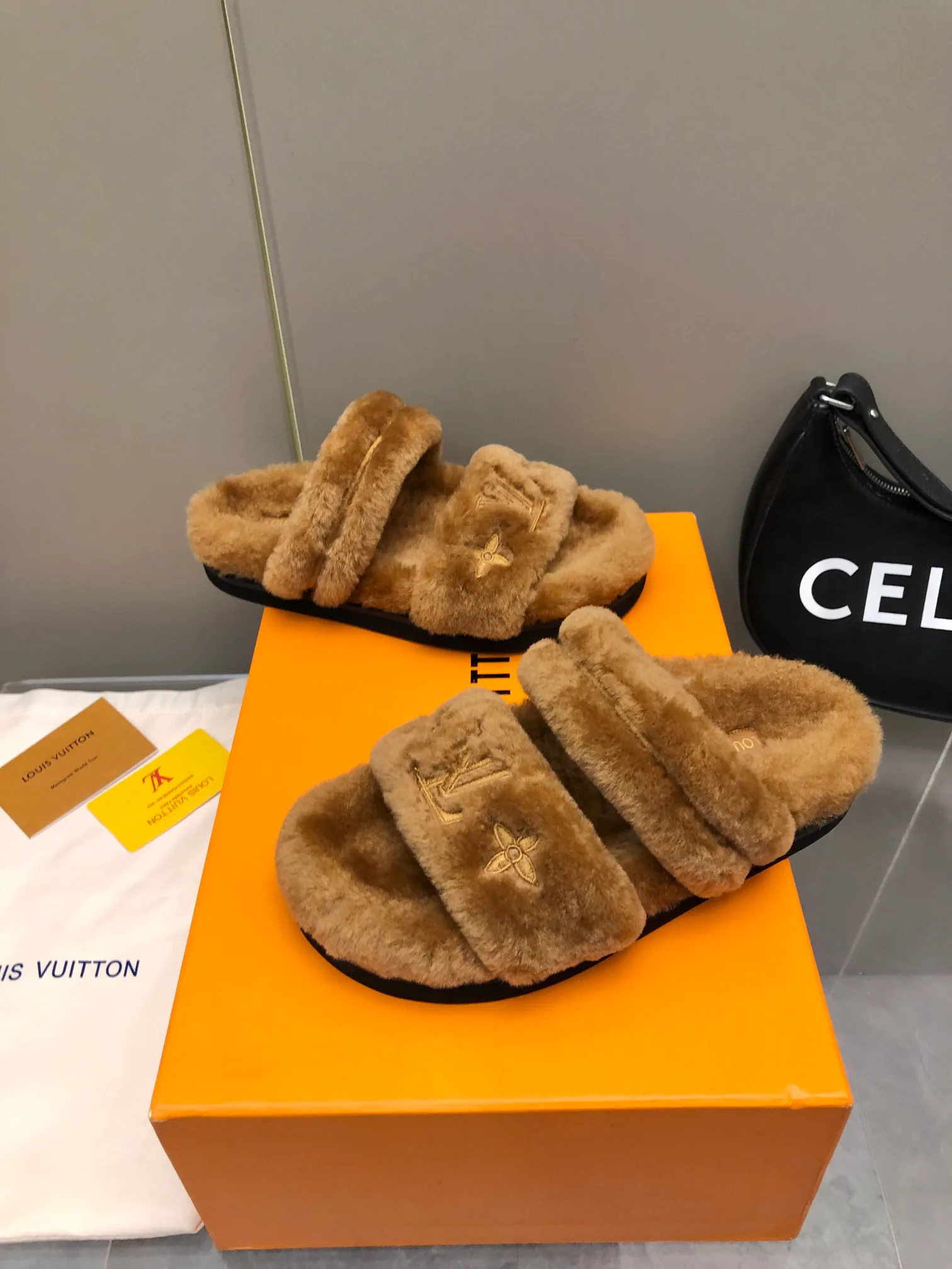 Тапочки Женские Louis Vuitton 19767269