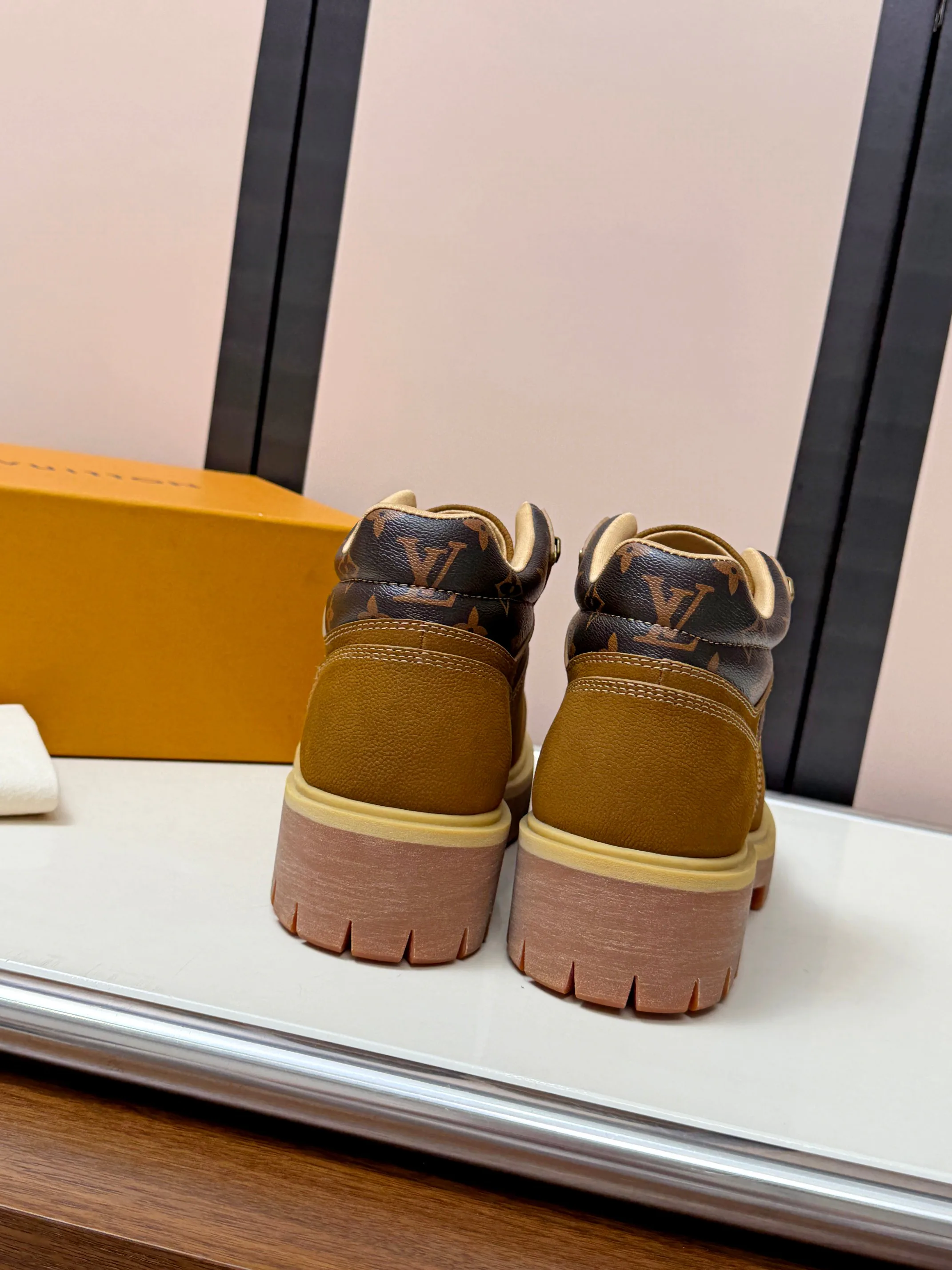 Ботинки Женские Louis Vuitton 18417473