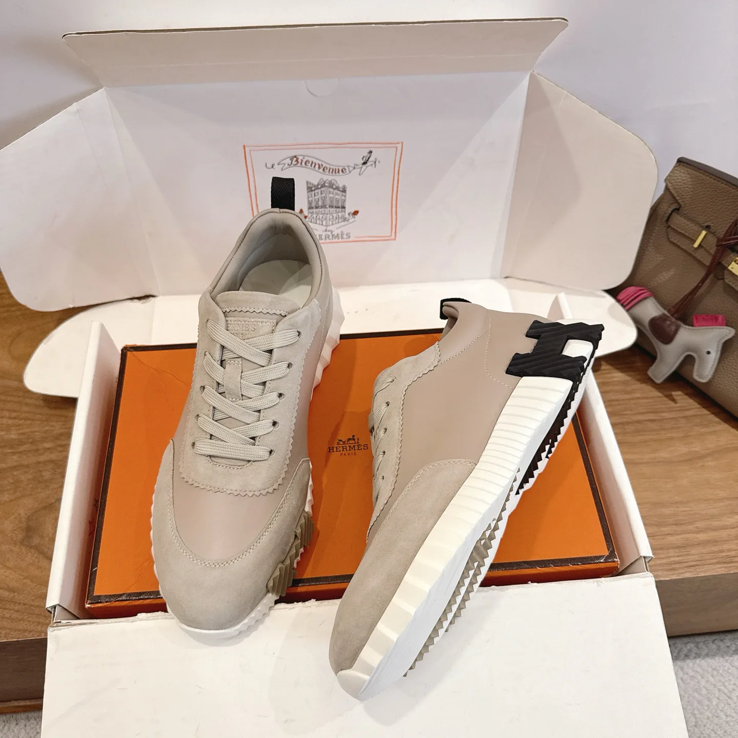 Кроссовки Женские Hermes 18963747