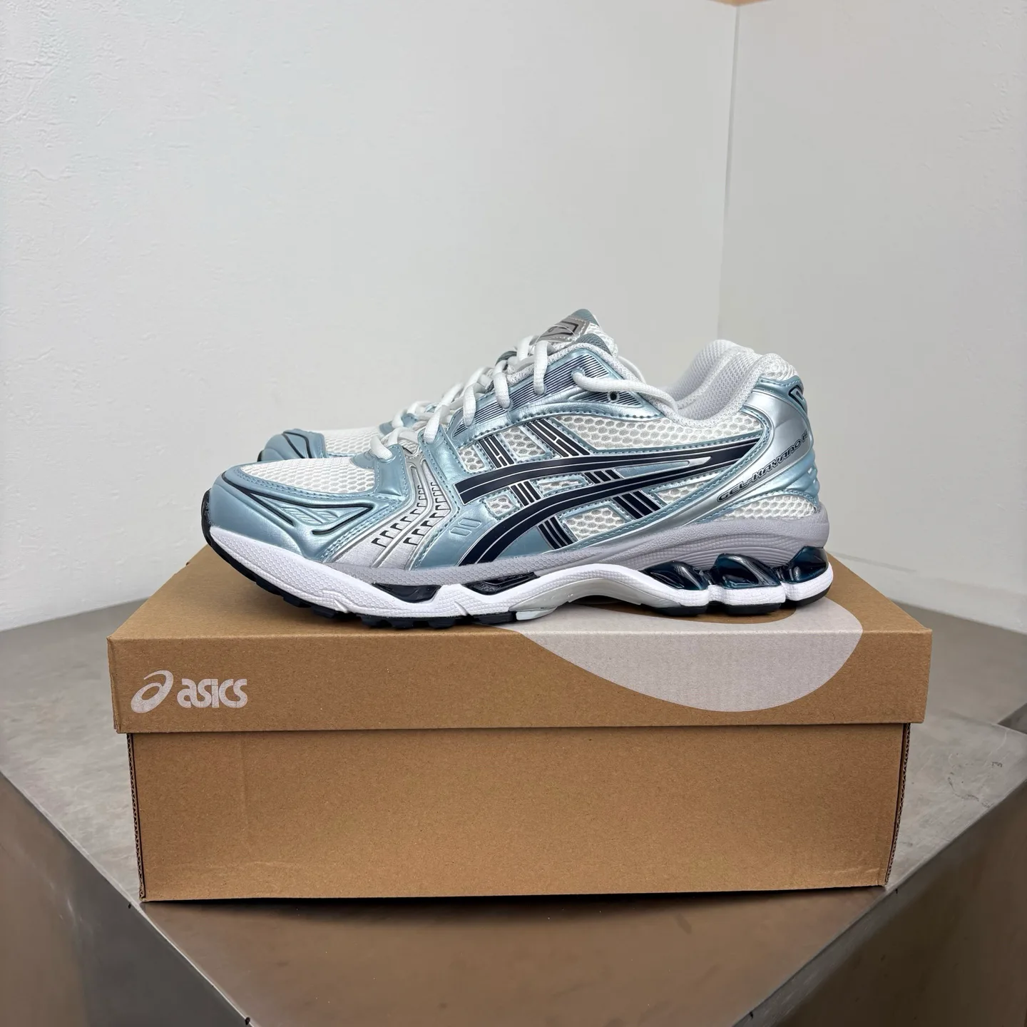 Кроссовки Женские Asics 18744166