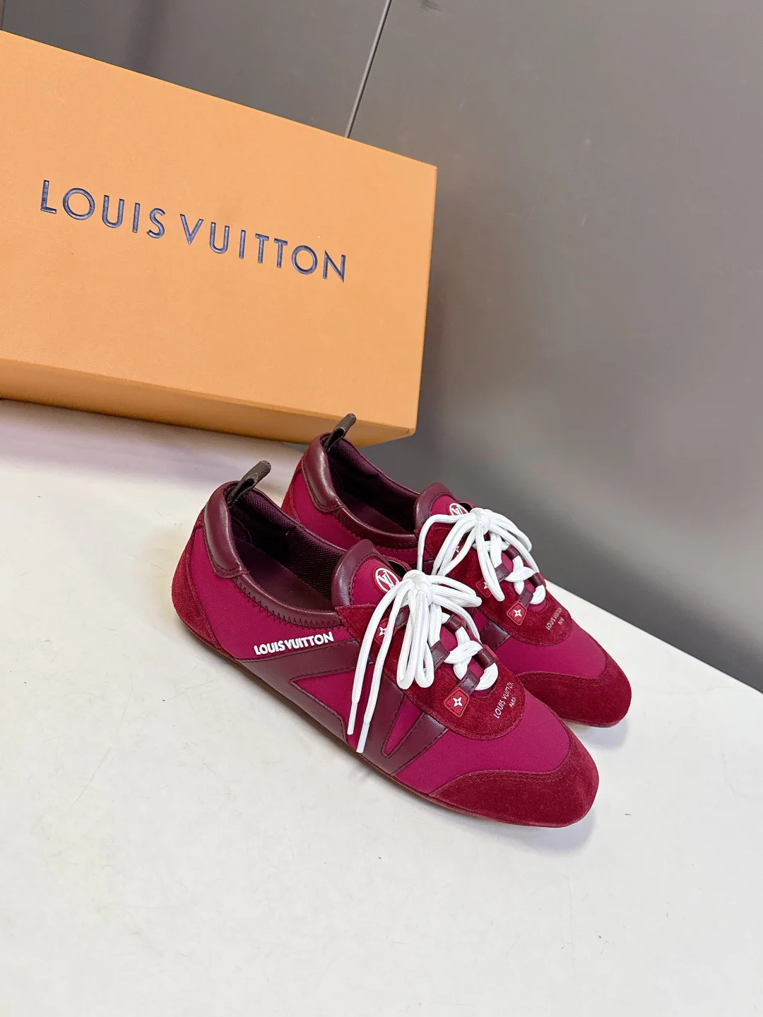 Кроссовки Женские Louis Vuitton 1480744