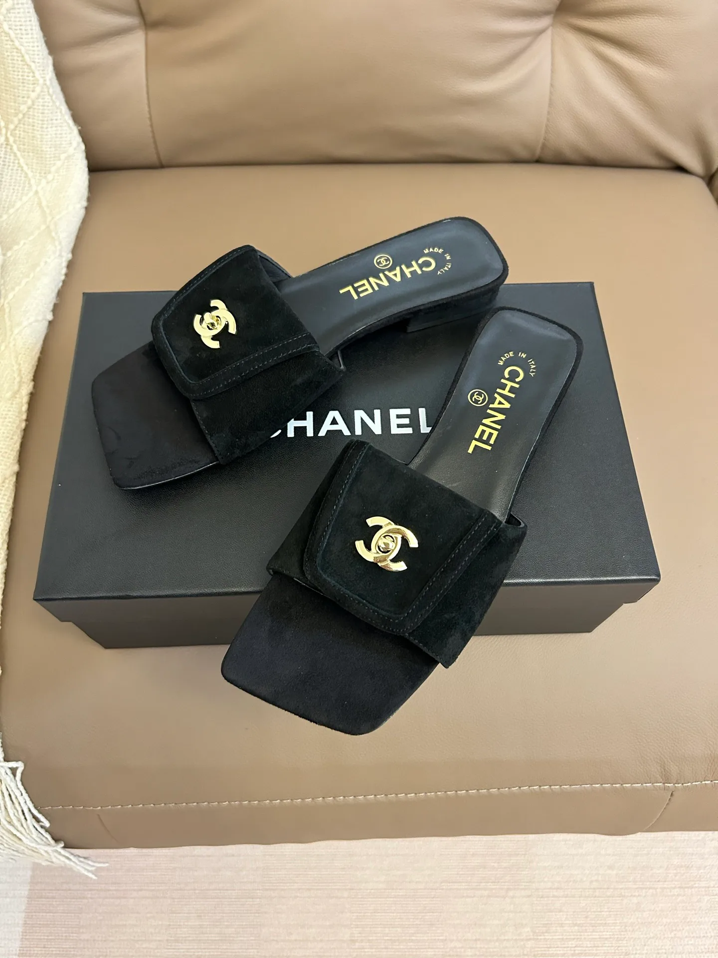 Сандалии Женские Chanel 13108913