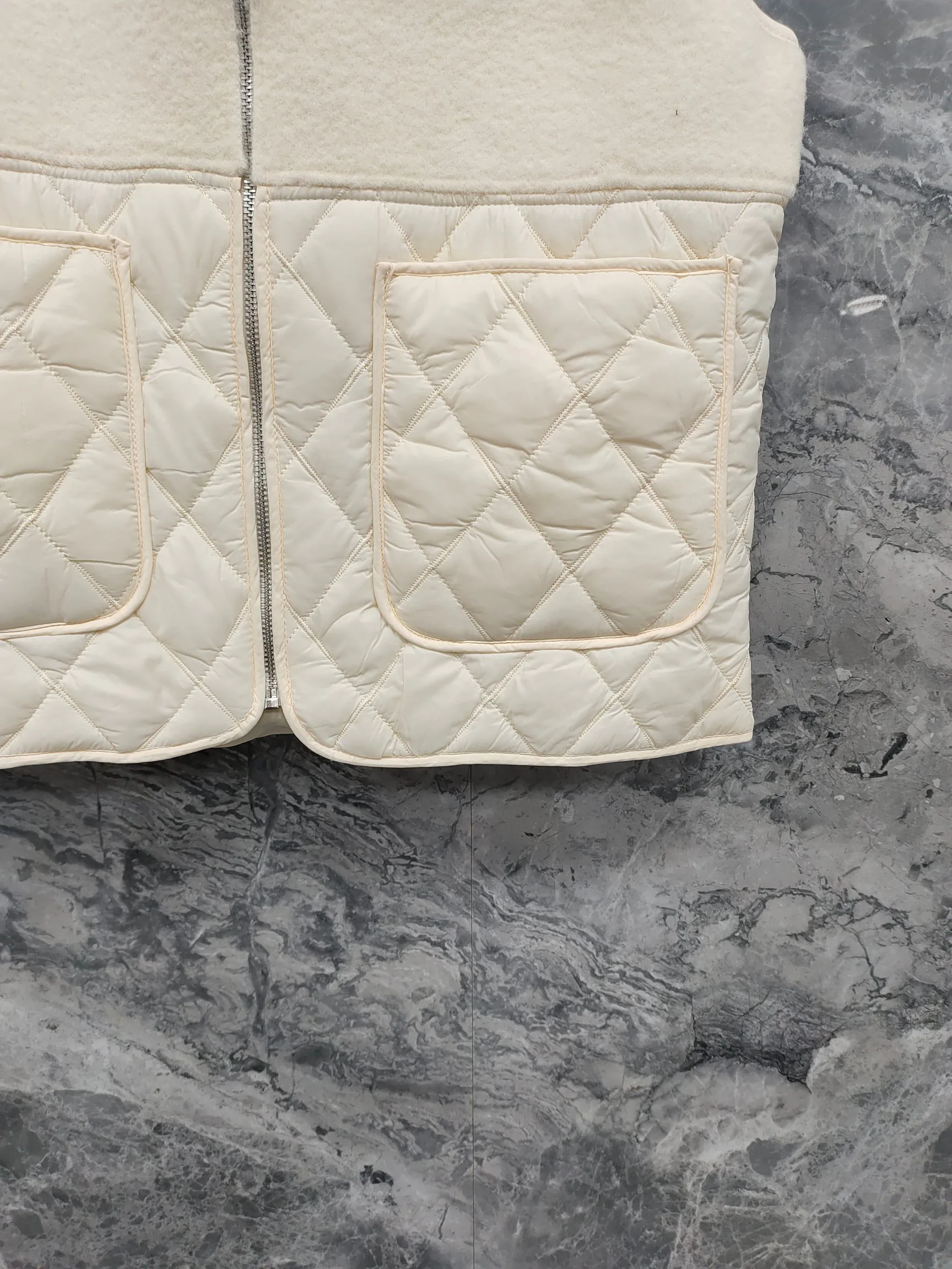 Жилеты Женские Moncler 18743556