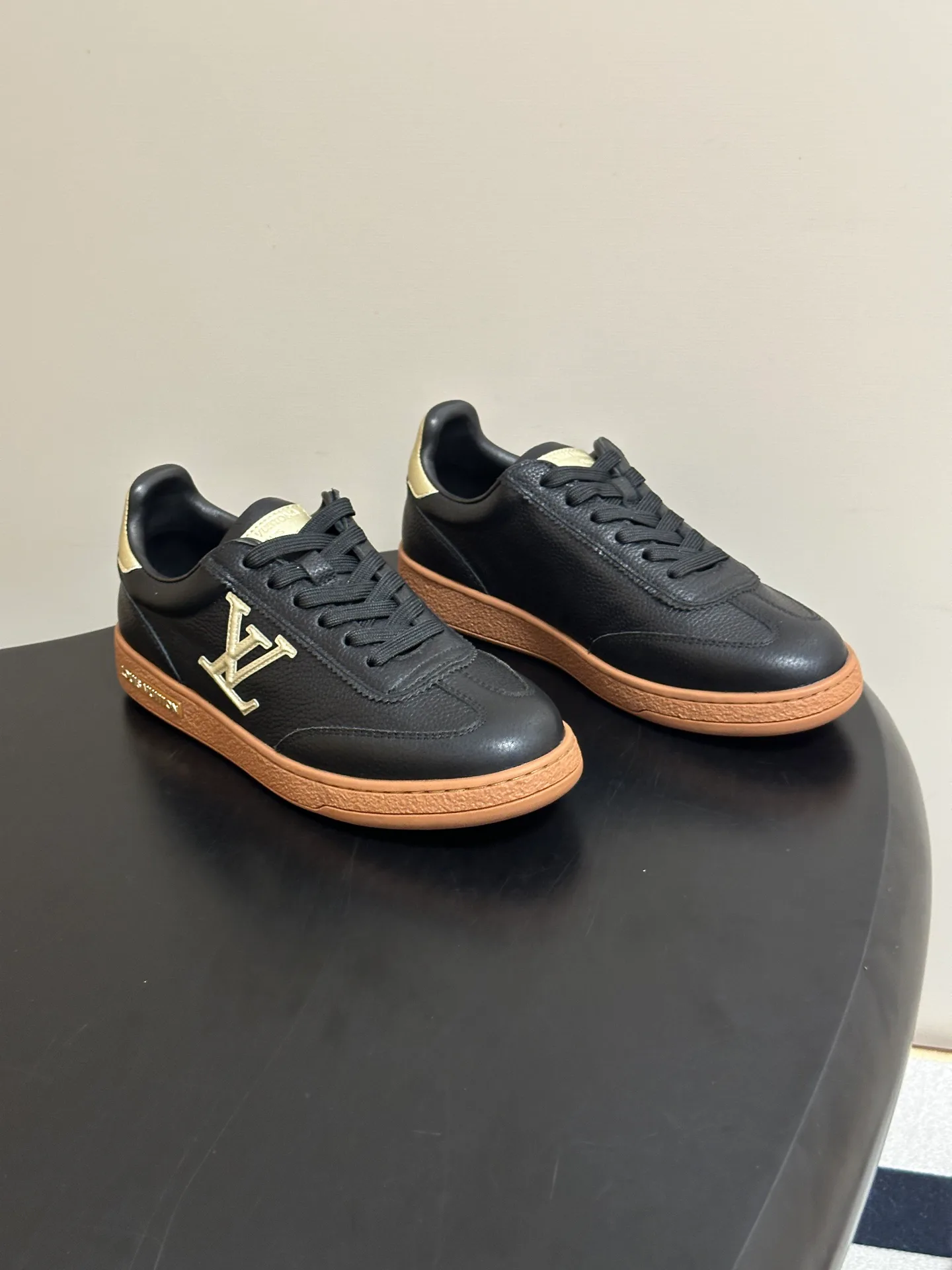 Кроссовки Женские Louis Vuitton 18340951