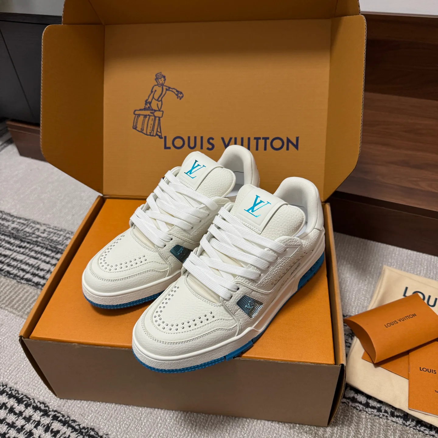 Кроссовки Женские Louis Vuitton 1546815