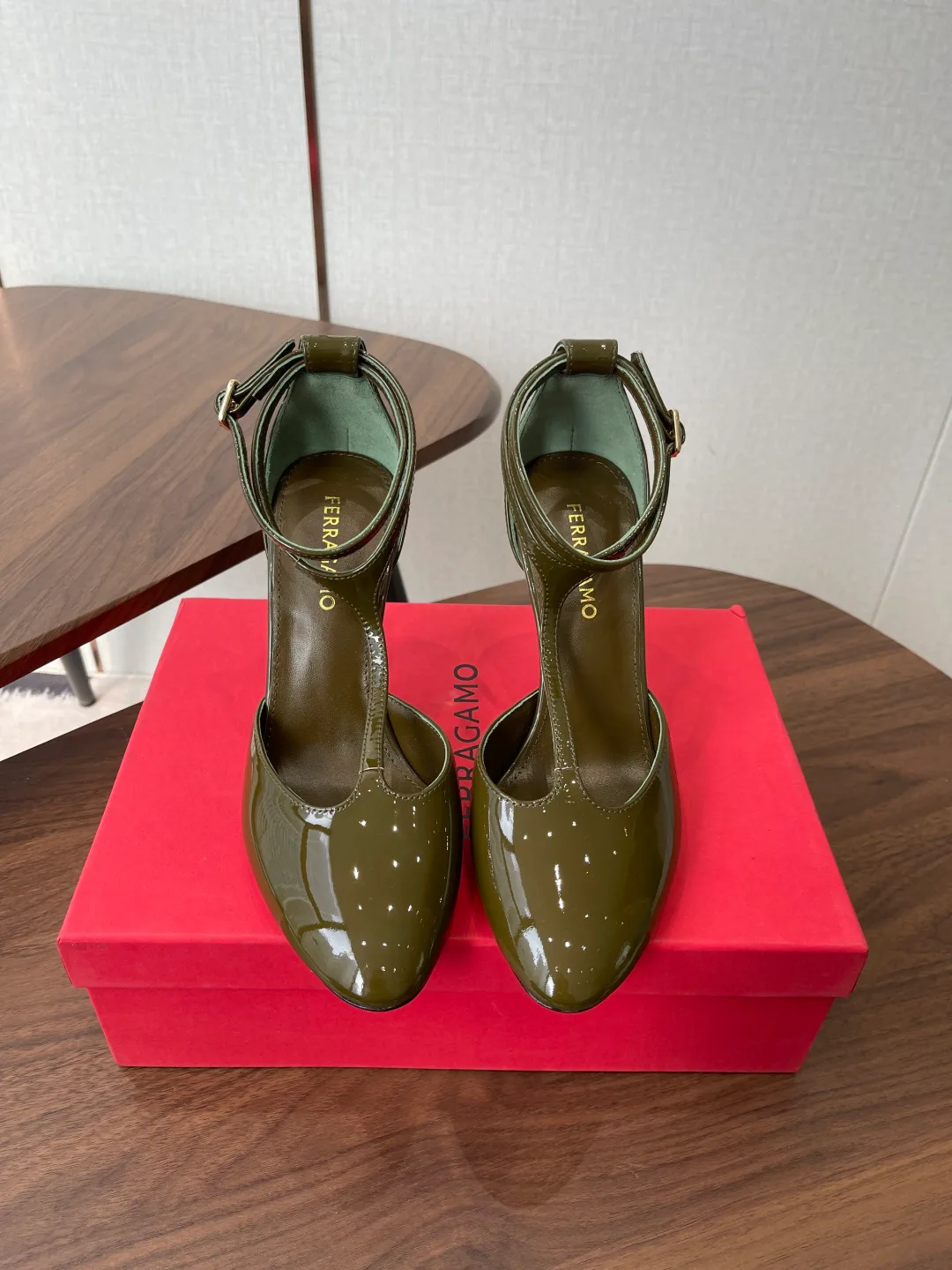 Туфли Женские Salvatore Ferragamo 11966277