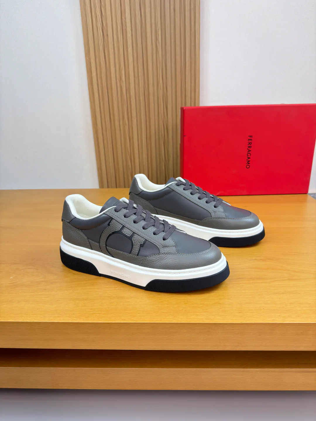 Кроссовки Женские Salvatore Ferragamo 11874845