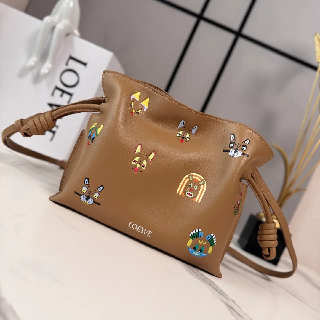 Клатчи Женские Loewe 3930194