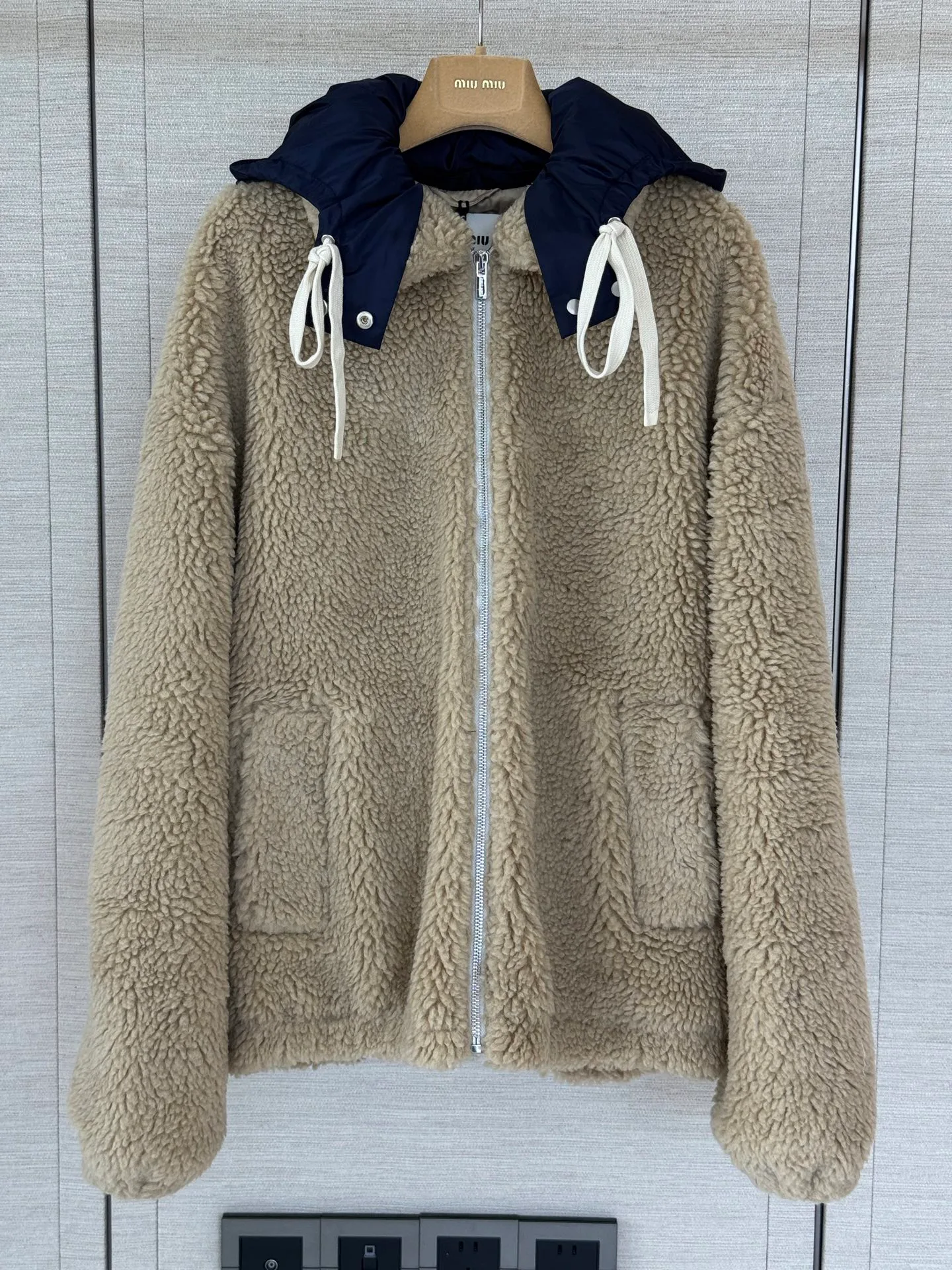 Куртки И Пуховики Женские Miu Miu 18815217