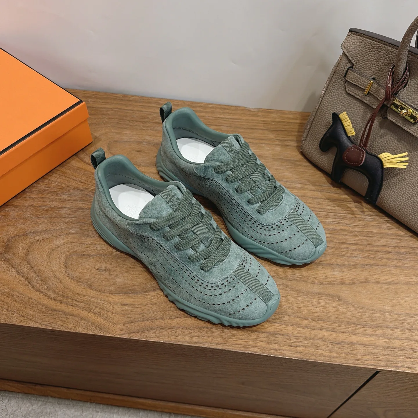Кроссовки Женские Hermes 18230947