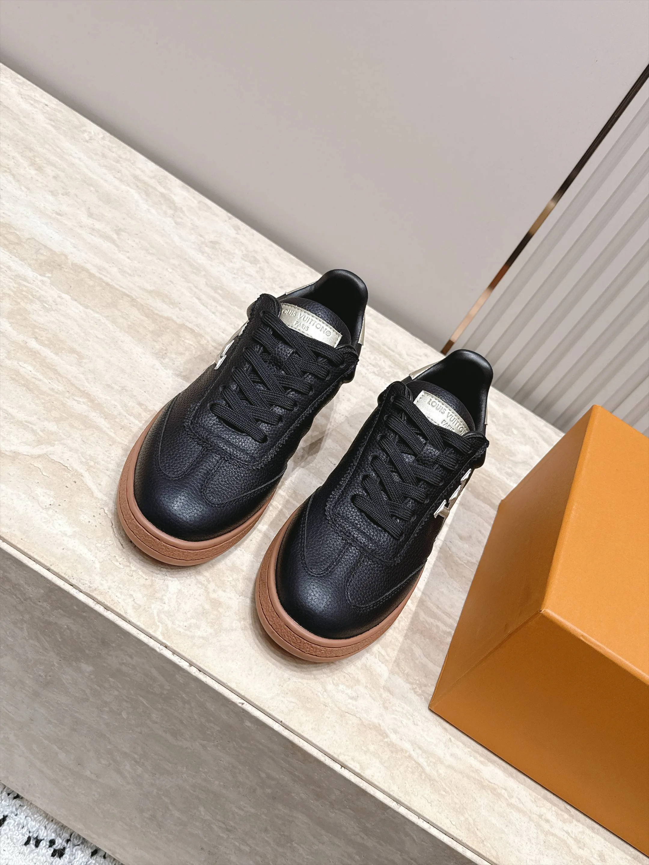 Кроссовки Женские Louis Vuitton 18492490
