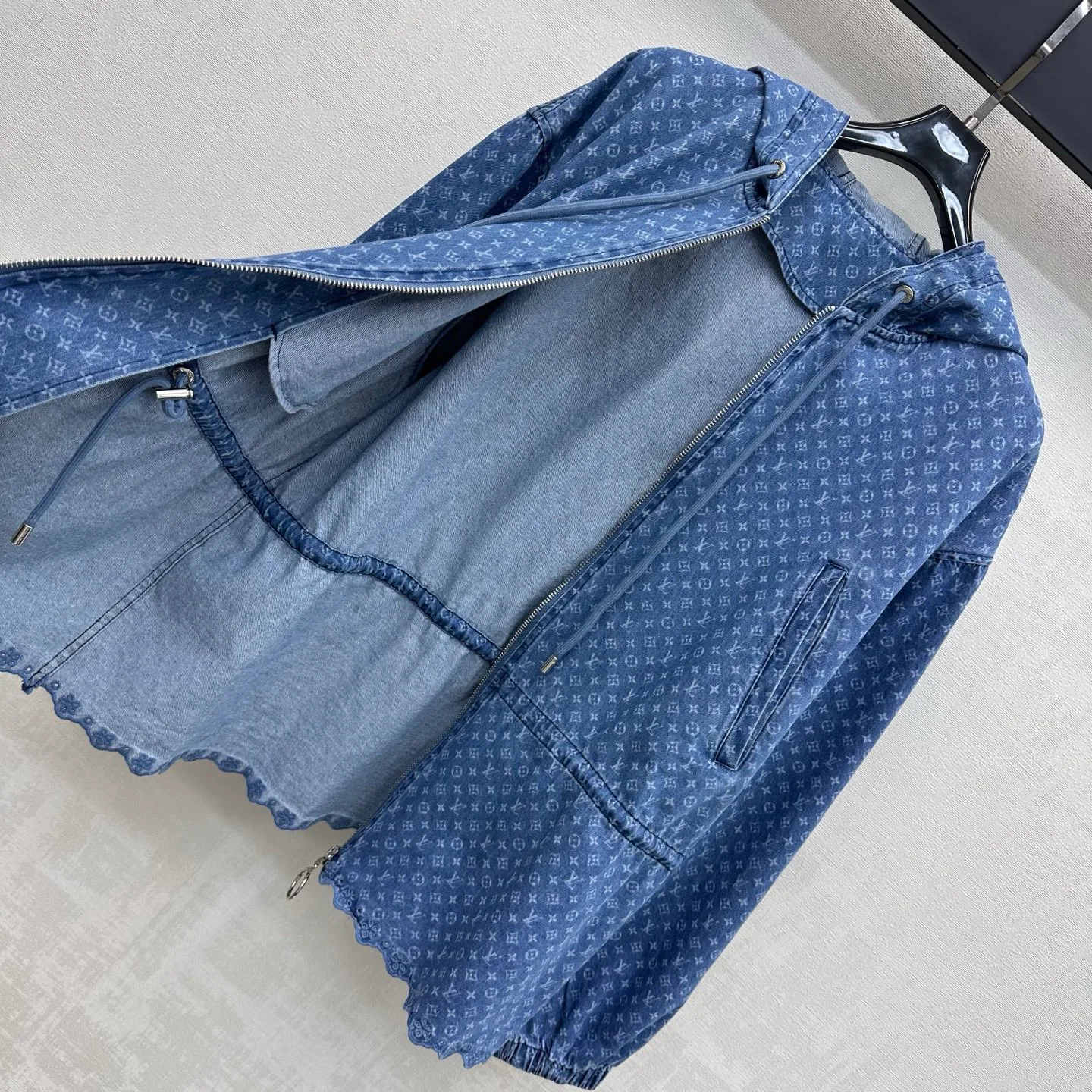 Куртки И Пуховики Женские Louis Vuitton 17392650