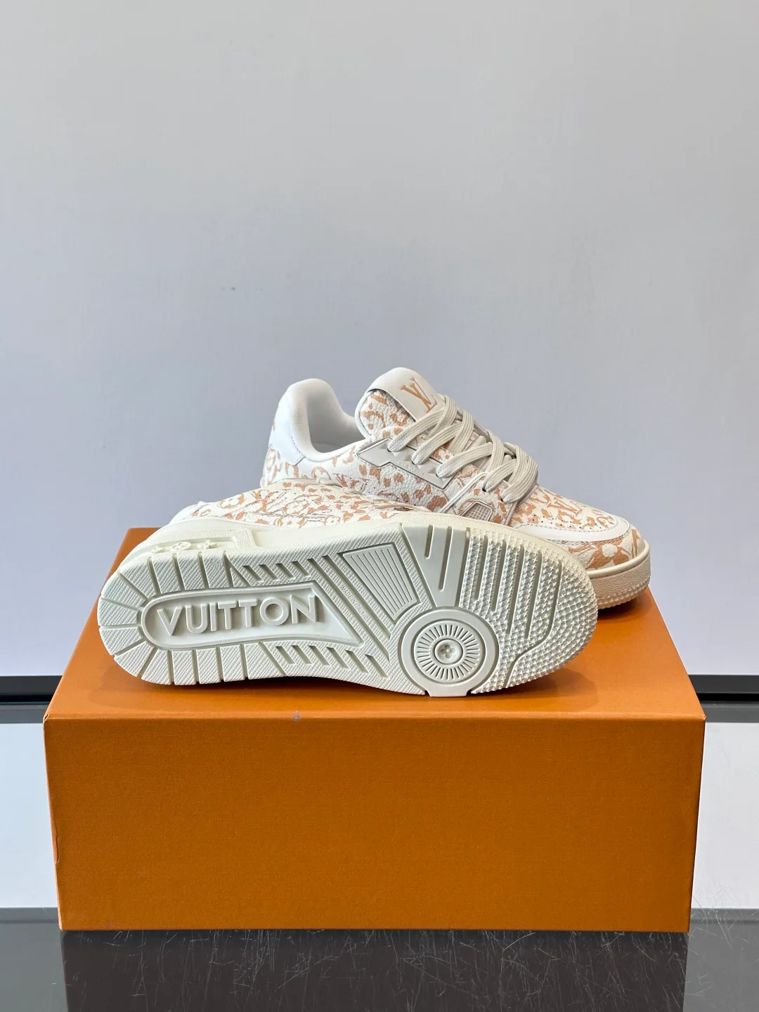 Кроссовки Женские Louis Vuitton 11528838