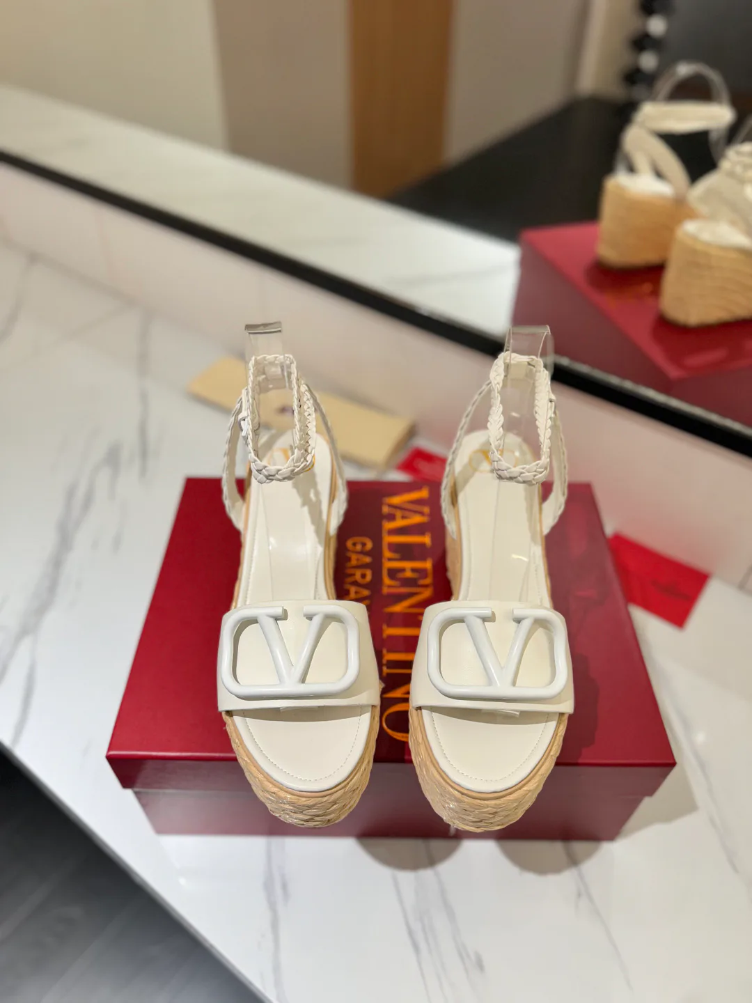Босоножки Женские Valentino 17946624