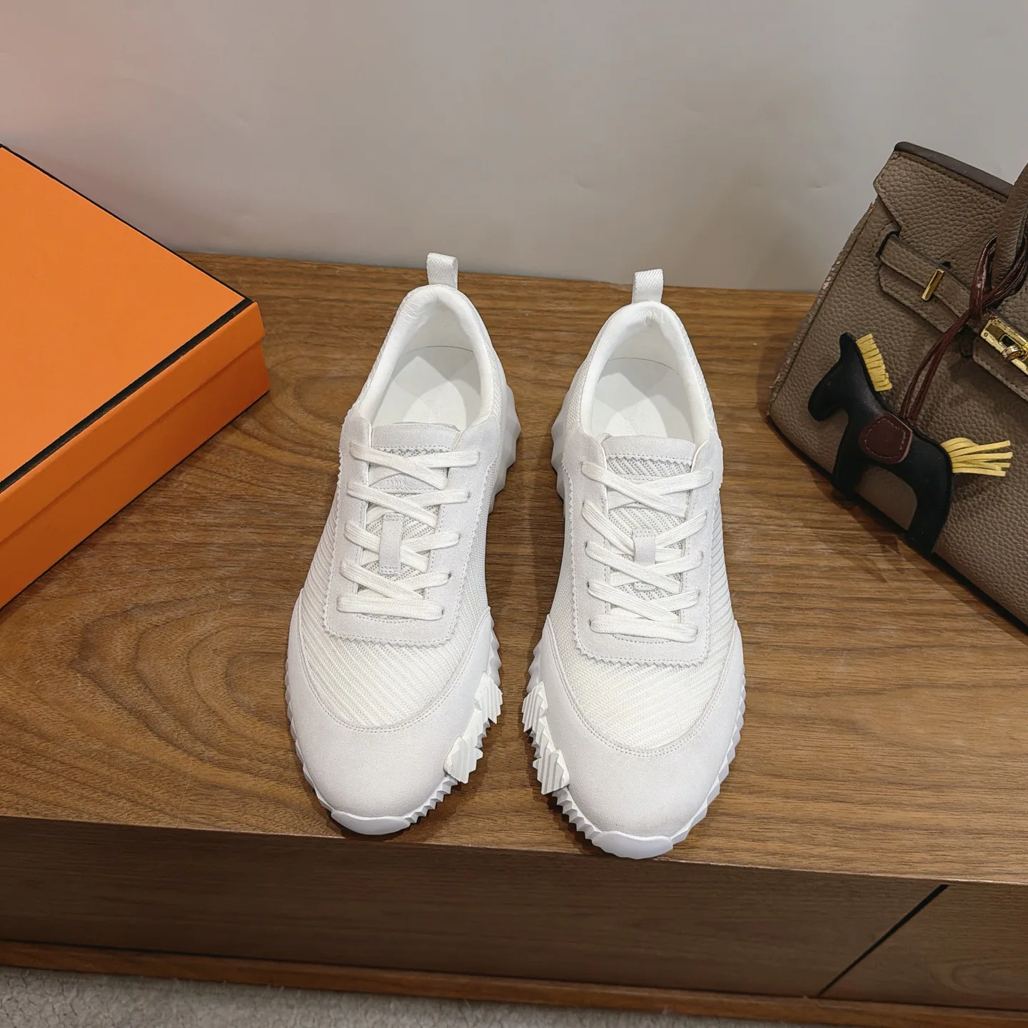 Кроссовки Женские Hermes 17303724