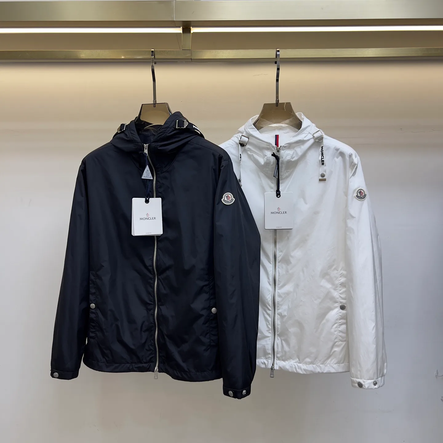 Куртки И Пуховики Женские Moncler 17340714