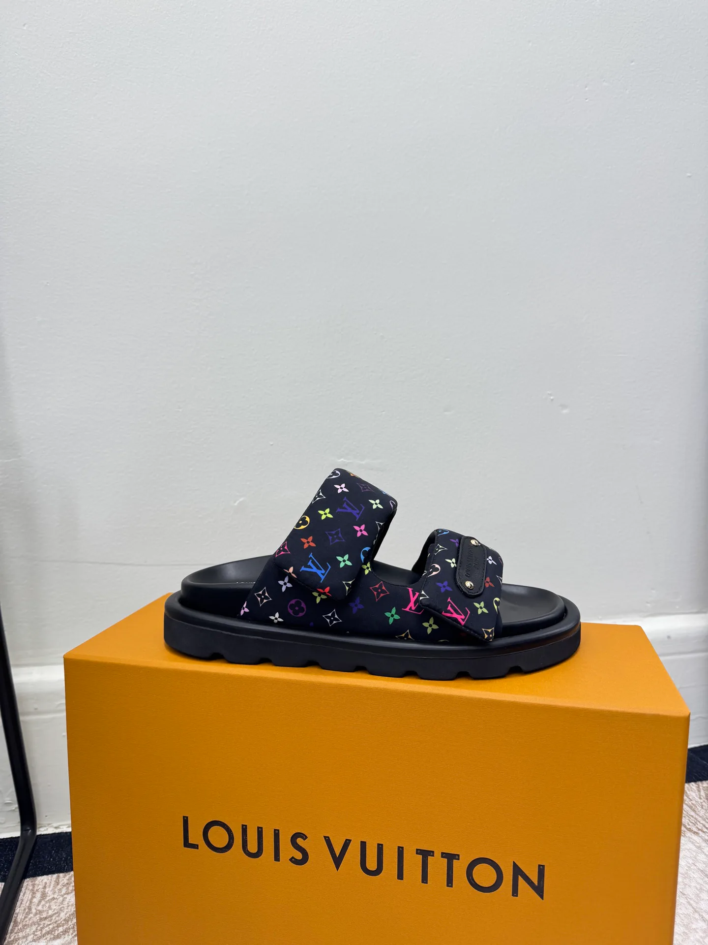 Шлепанцы Женские Louis Vuitton 11190720