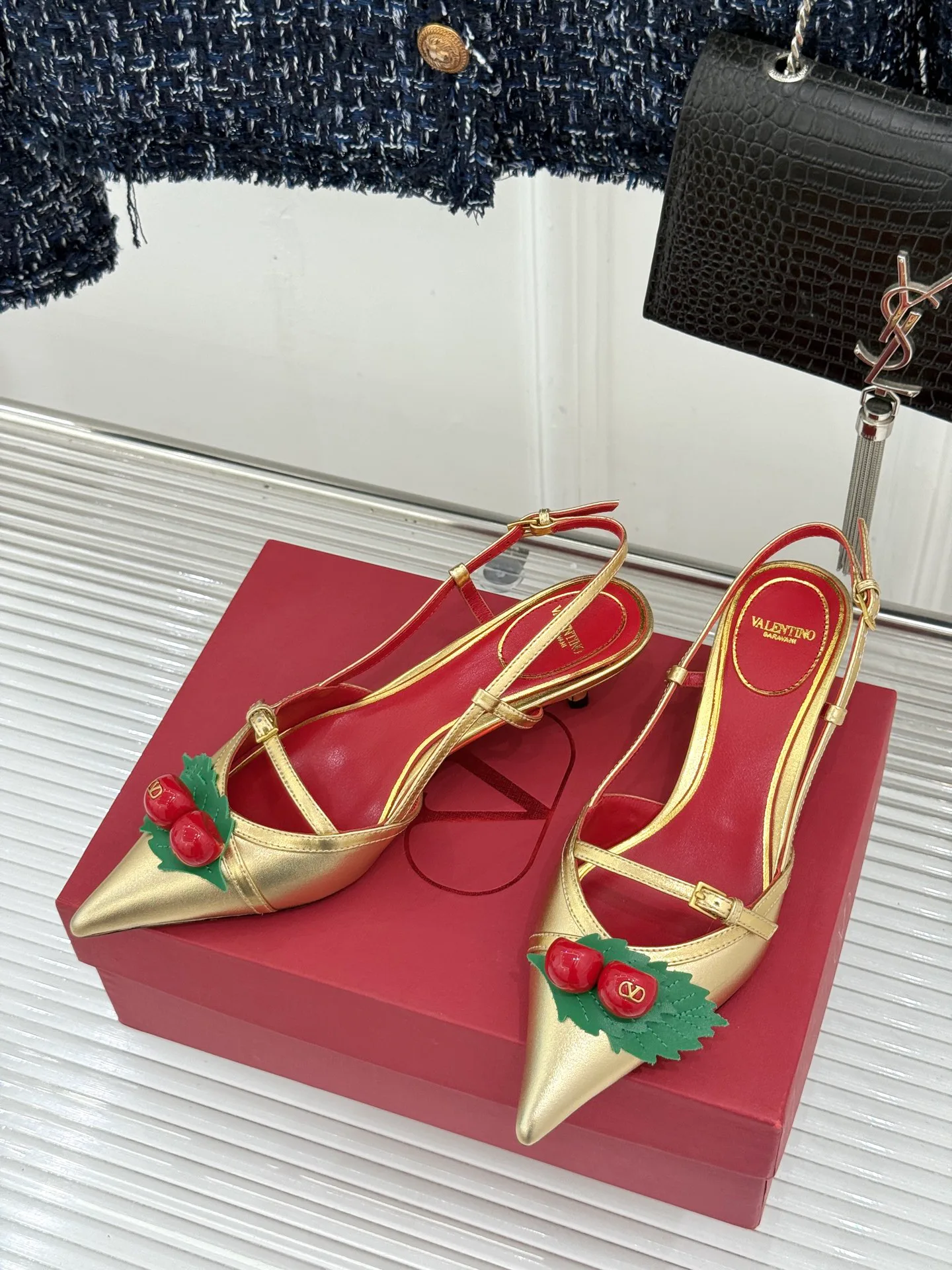 Босоножки Женские Valentino 16973356