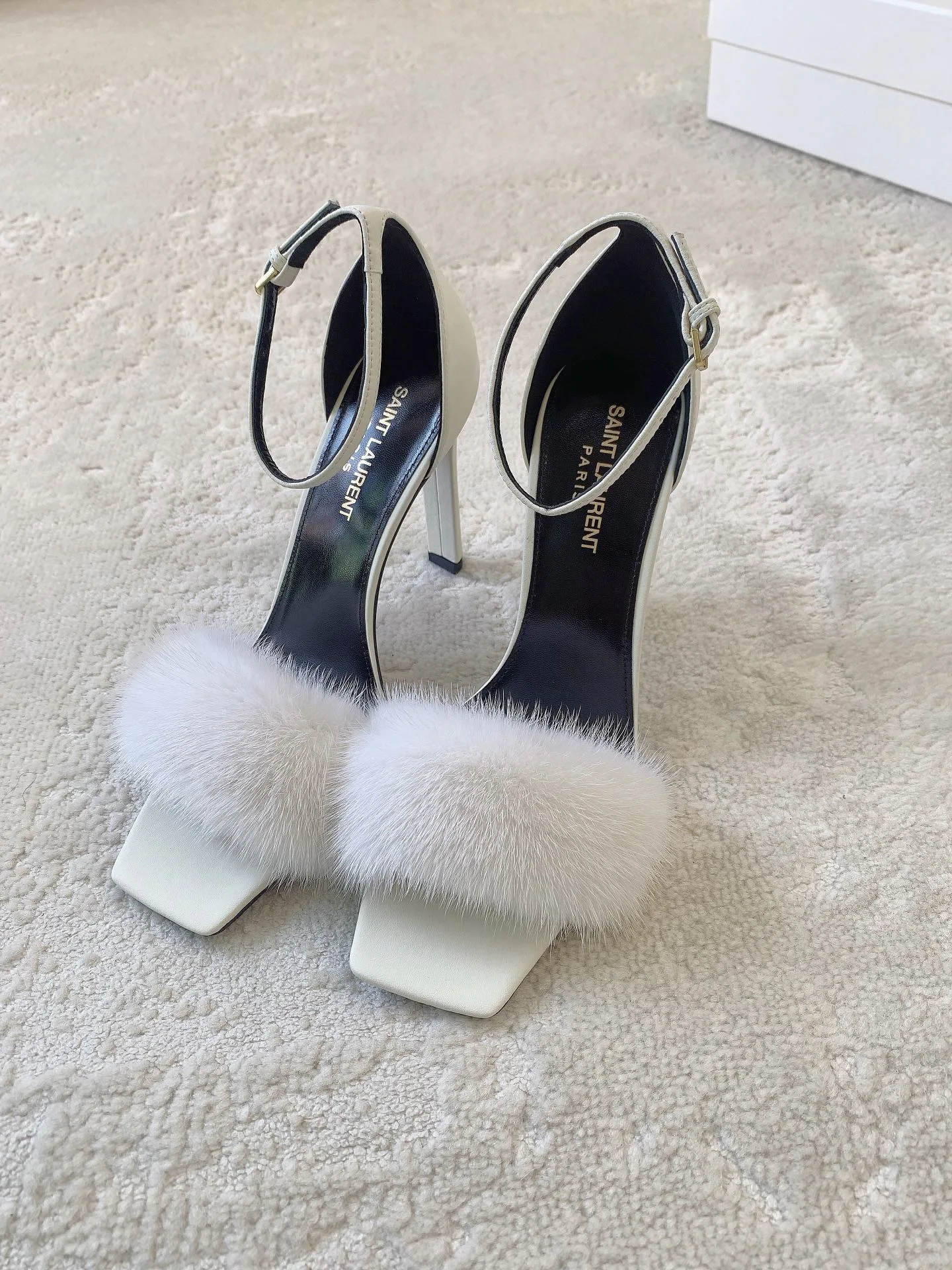 Босоножки Женские Saint Laurent 4560957