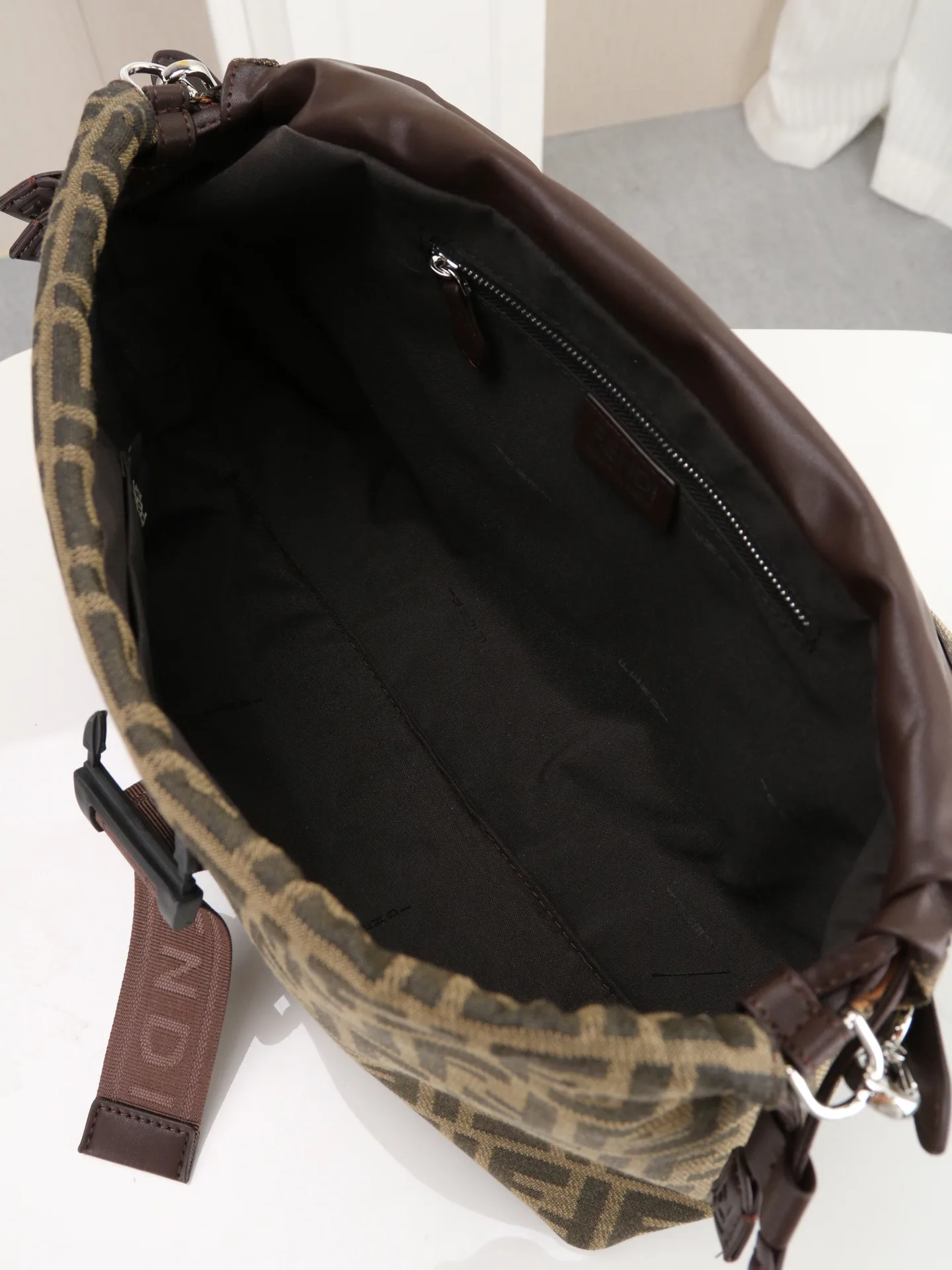 Сумки На Ремне Женские Fendi 18005127
