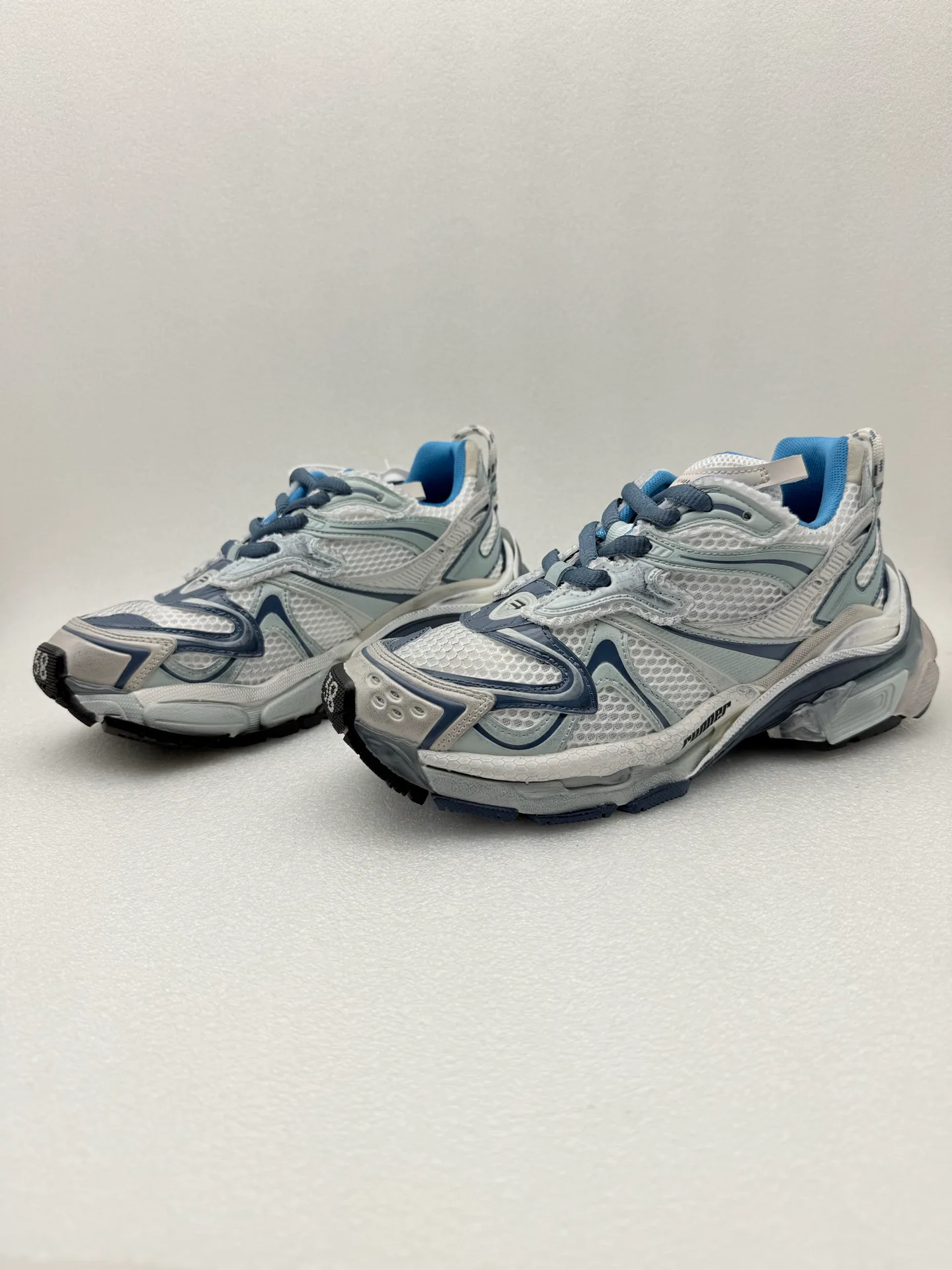 Кроссовки Женские Balenciaga 18589192