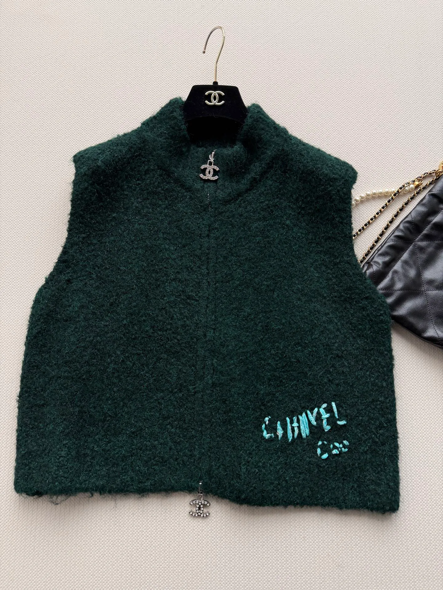 Жилеты Женские Chanel 18015805