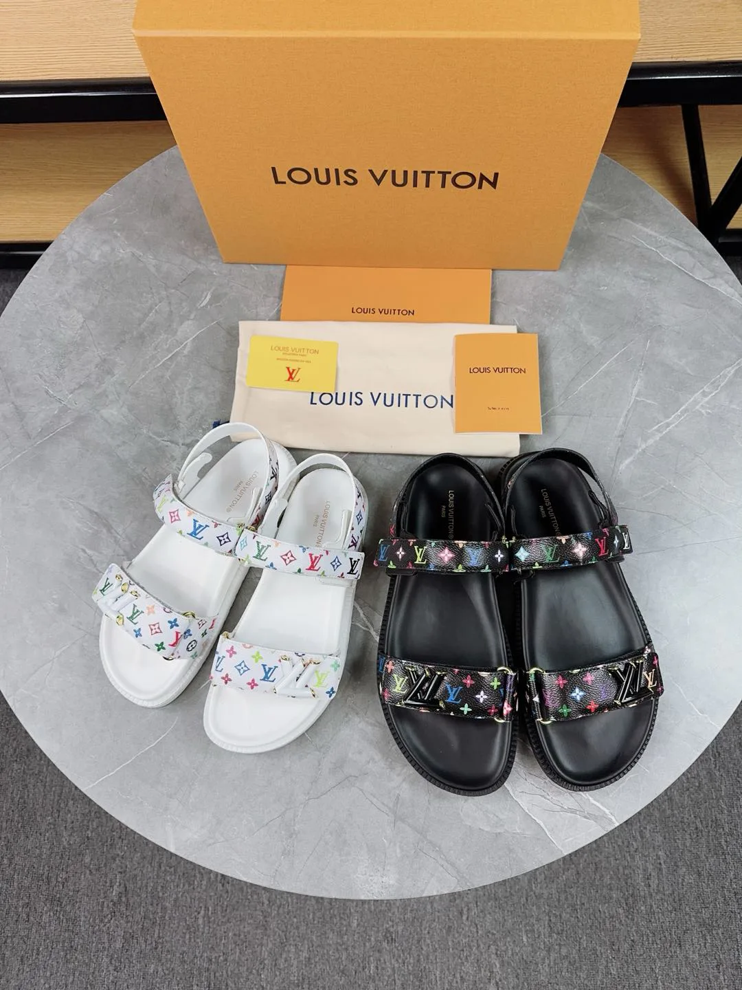 Сандалии Женские Louis Vuitton 8915