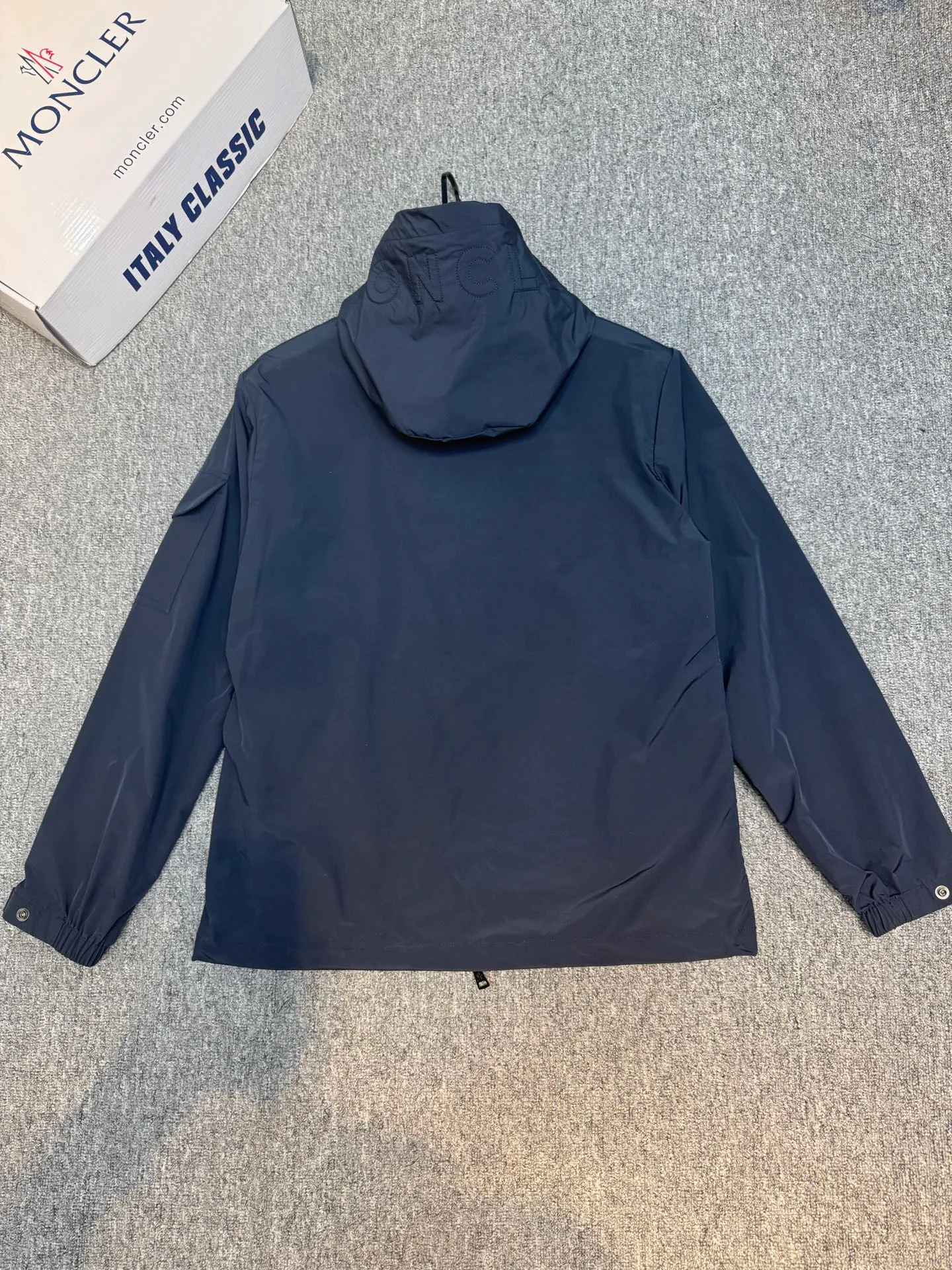 Куртки И Пуховики Мужские Moncler 13137532