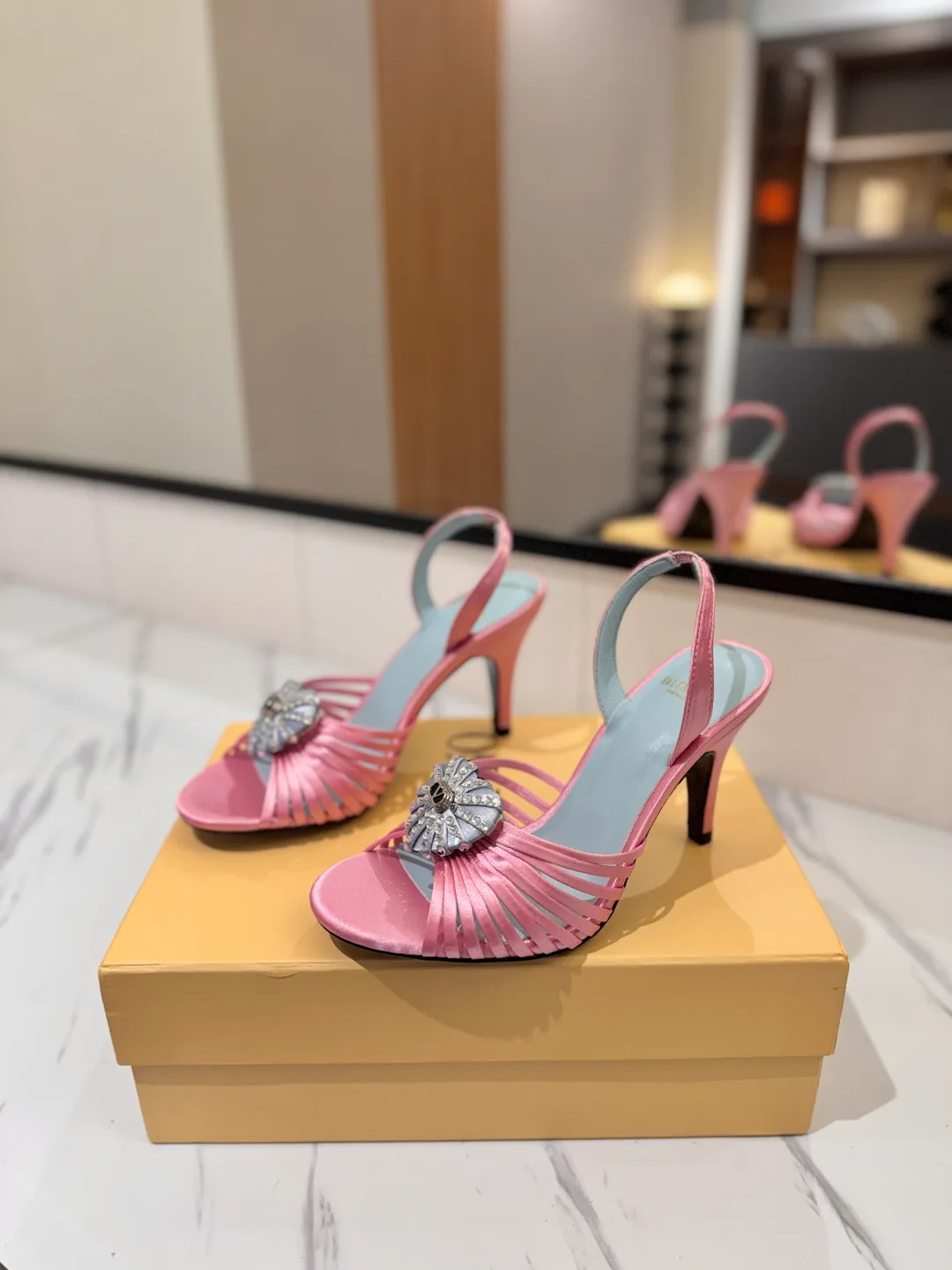 Босоножки Женские Valentino 18134884